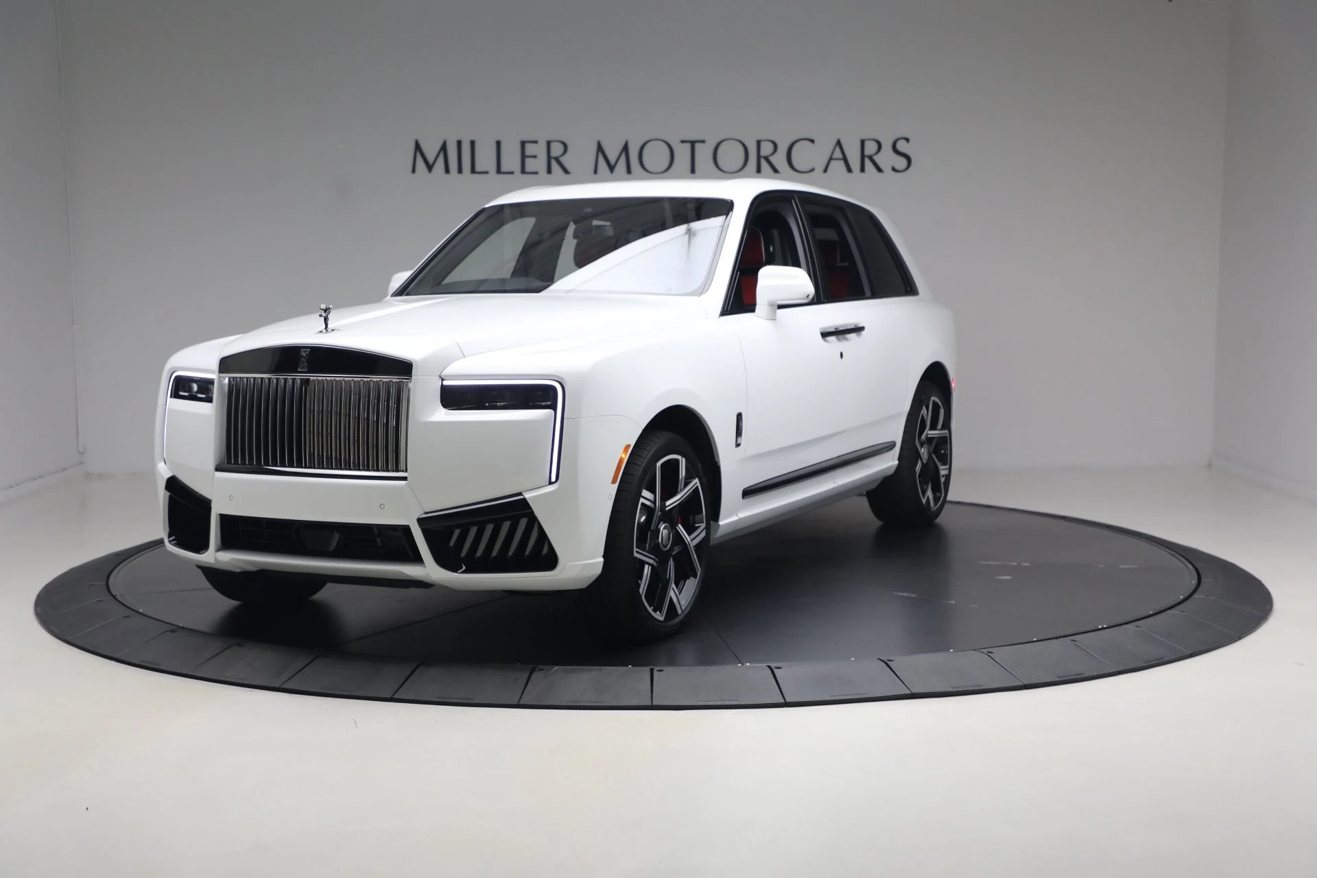 mph000_4136055222_New_2027_Rolls_Royce_Black_Badge_Cullinan_18755afbb3