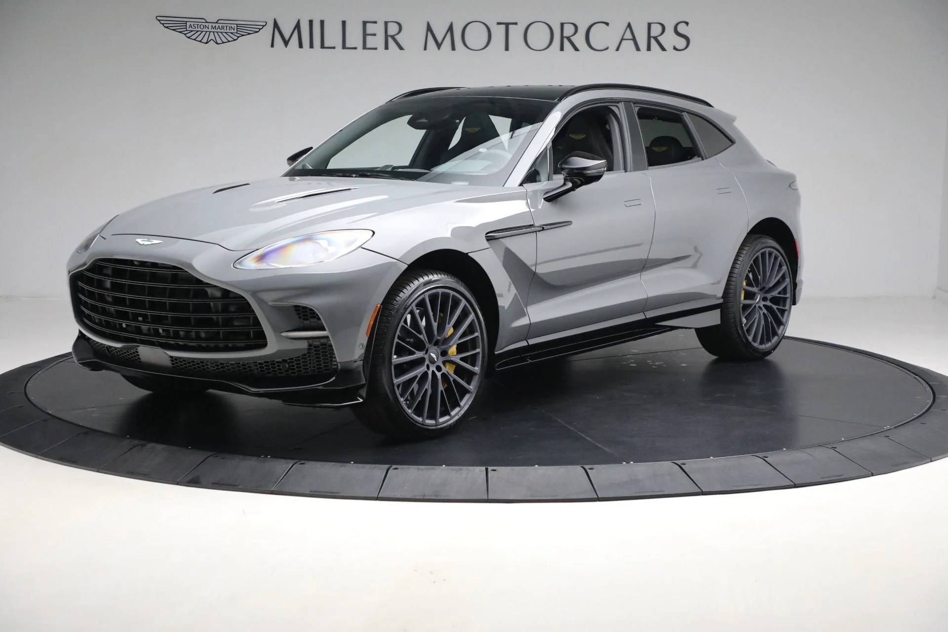 mph000_4149648495_Used_2025_Aston_Martin_DBX_707_707_908aededc1