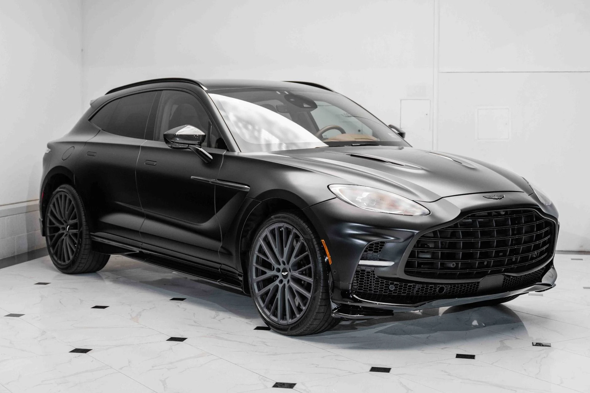 mph000_4187821366_Used_2023_Aston_Martin_DBX_707_1720795210_47df4cdd86