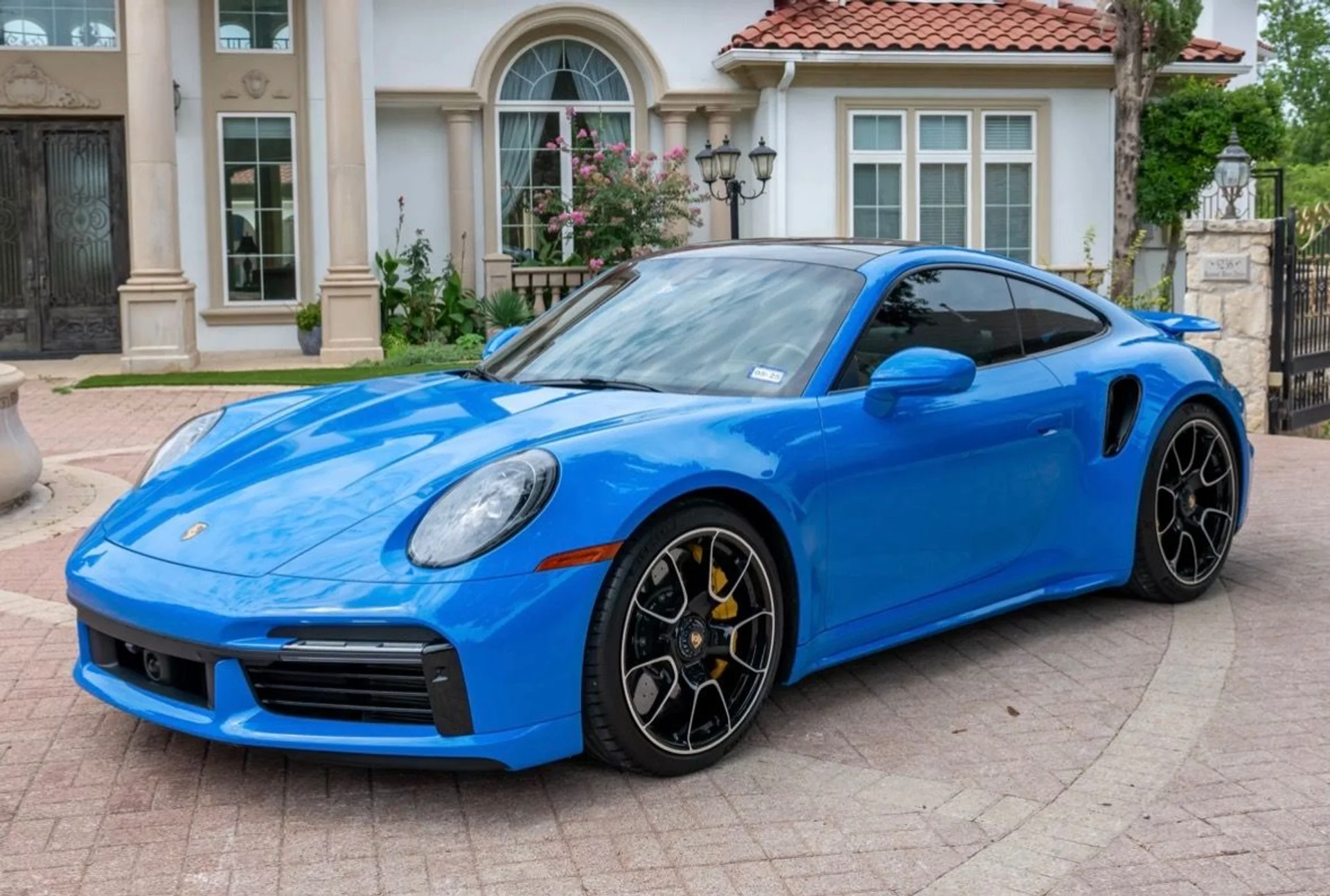 mph000_4217890195_Used_2022_Porsche_911_Turbo_S_1756321871_f1d32ed957