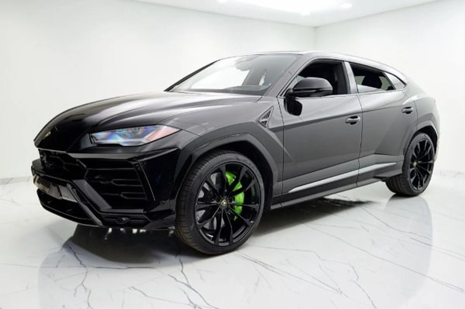 mph000_4224330210_Used_2019_Lamborghini_Urus_SELEZIONE_PRE_OWNED_CERTIFIED_1e254ffd21