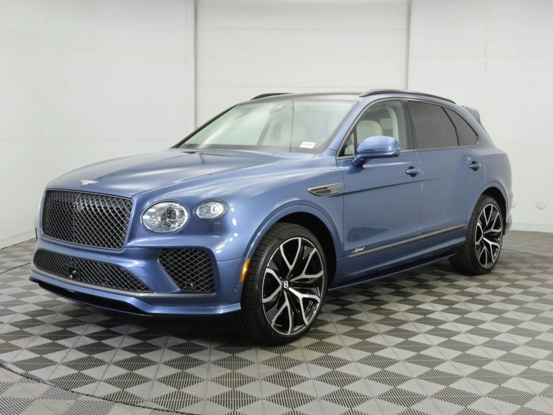 mph000_4265134827_new_2026_bentley_bentayga_8119_22957668_1_1024_dcf5cd7f39