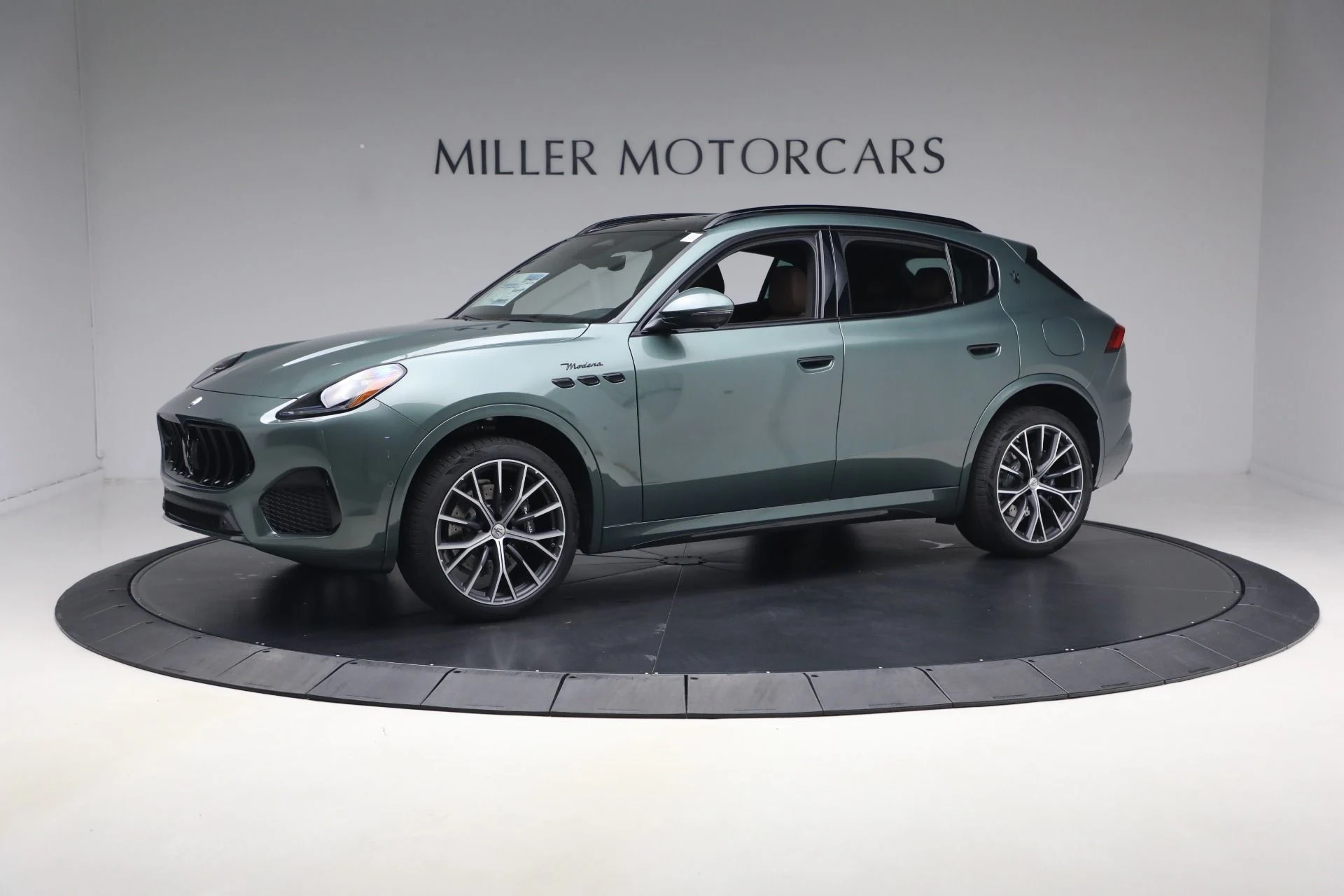 mph000_4282095756_New_2026_Maserati_Grecale_Modena_V6_1777494386_c794b5c3de