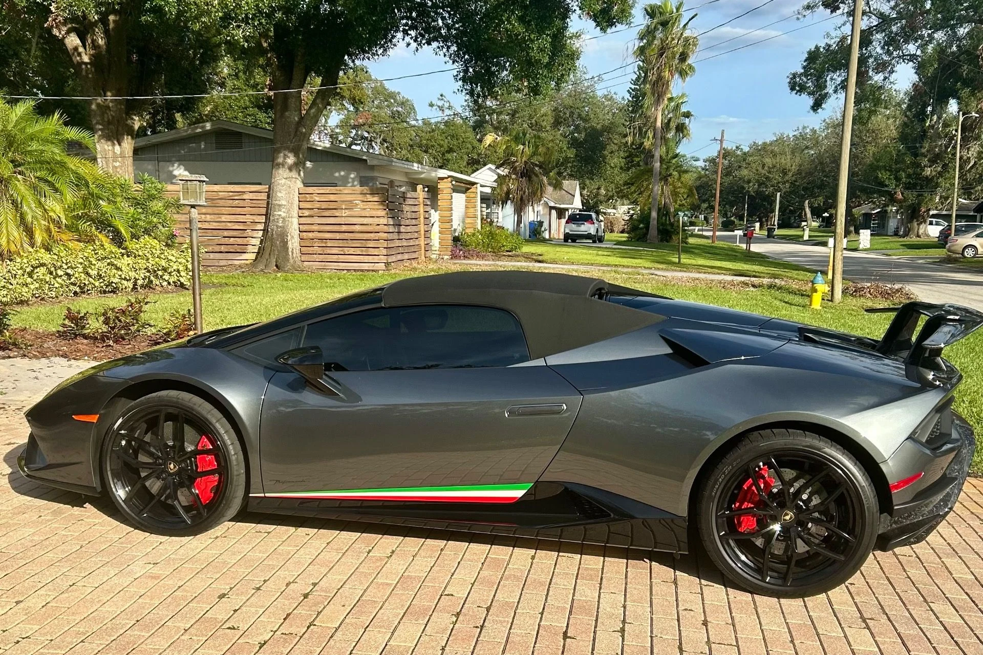 mph000_4292503142_Used_2019_Lamborghini_Huracan_LP_640_4_Performante_Spyder_1732053876_2b56261fee