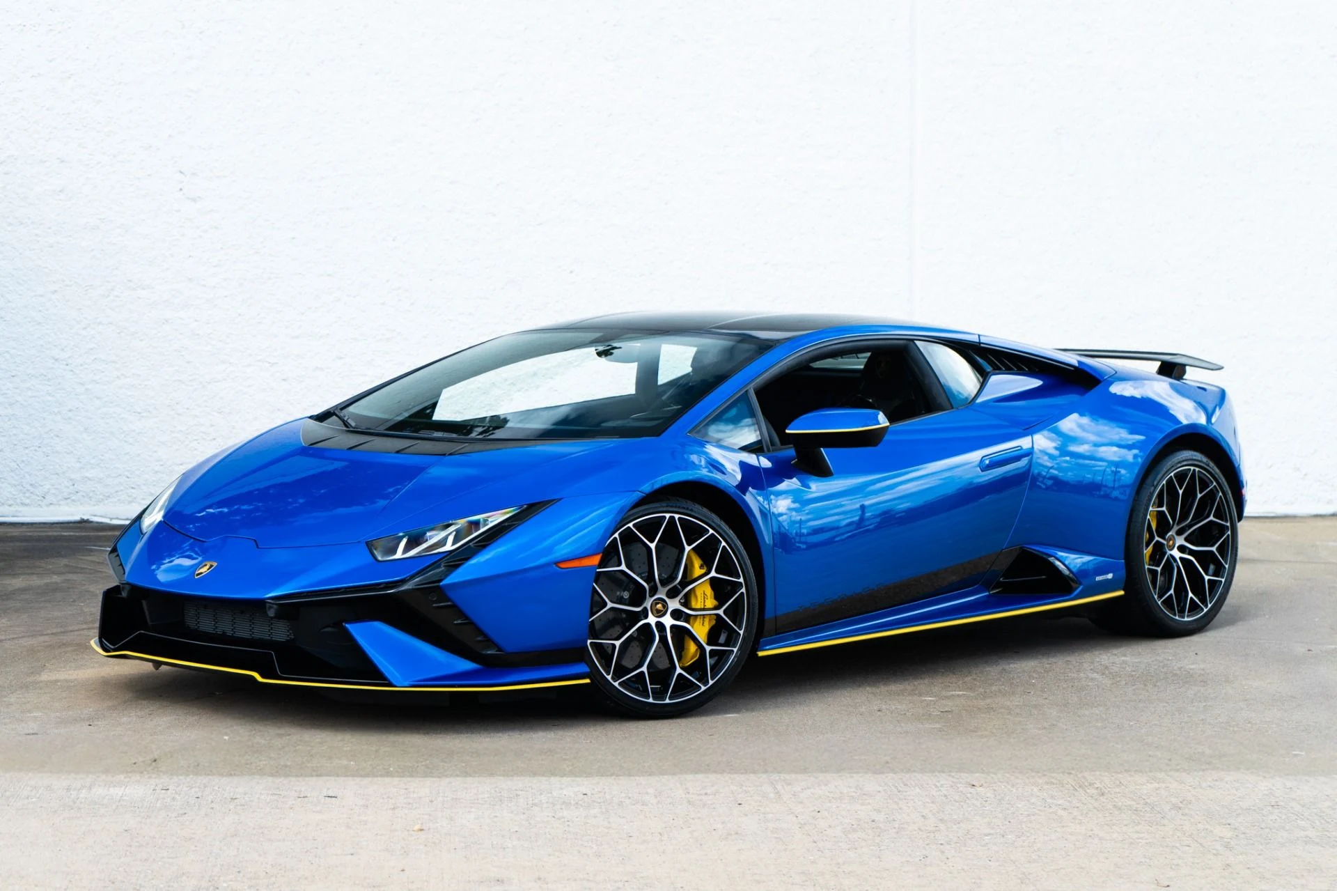 mph000_451830640_Used_2023_Lamborghini_Huracan_Tecnica_1790706861_c21237e30e
