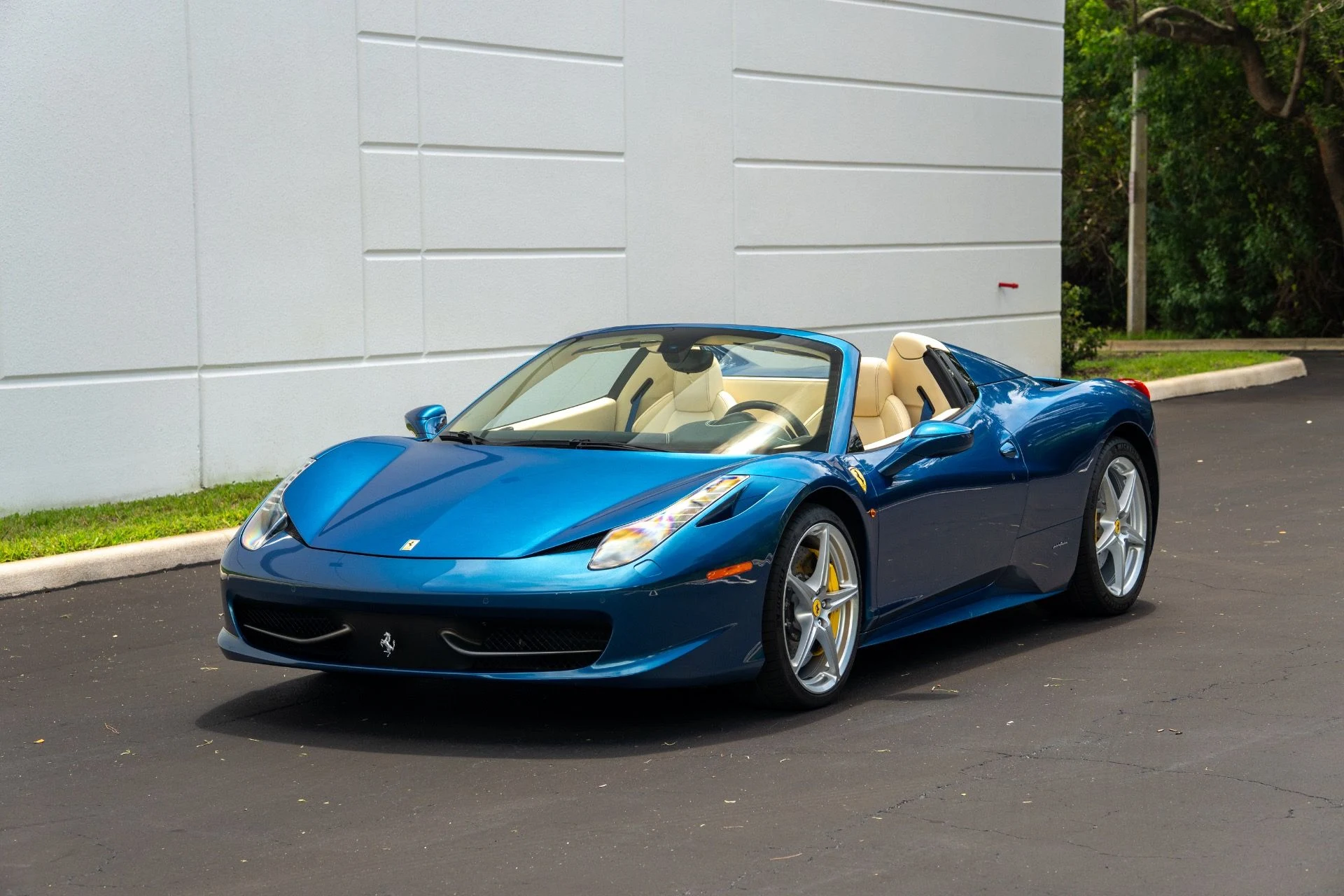 mph000_477128267_Used_2014_Ferrari_458_Spider_1757965695_abd5eadbbc
