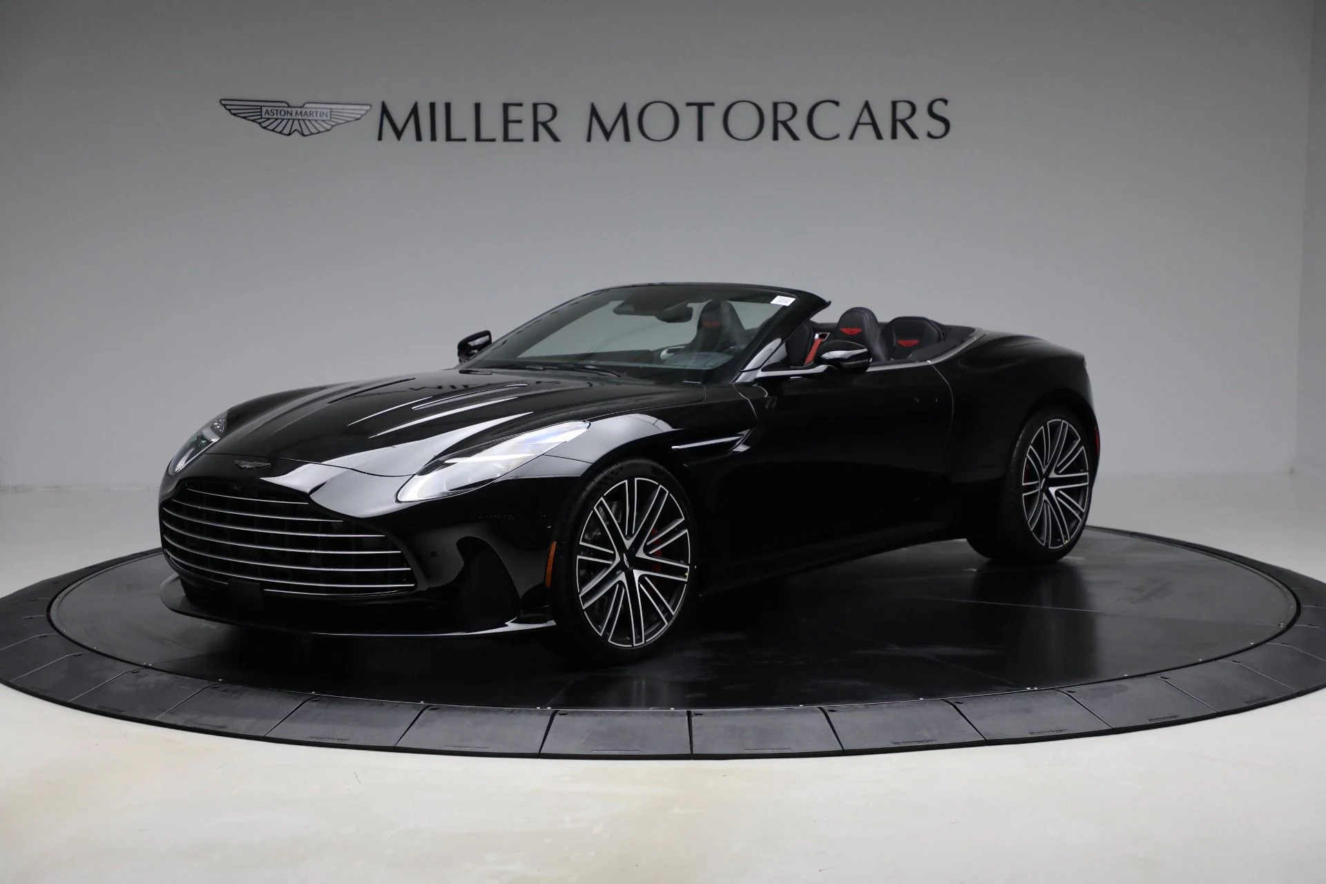 mph000_490691773_New_2025_Aston_Martin_DB_12_Volante_90b81a507d