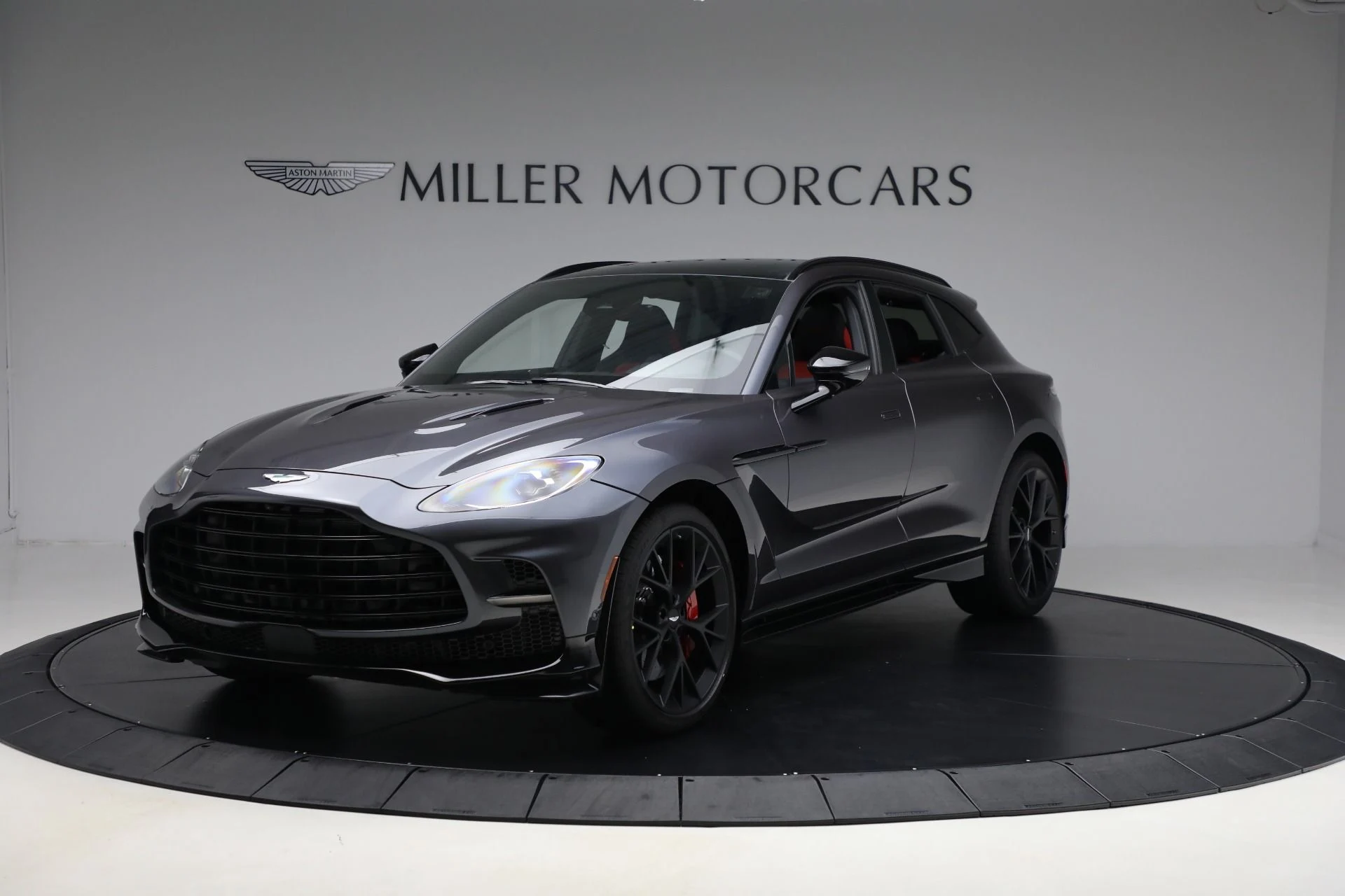 mph000_497973056_New_2025_Aston_Martin_DBX_707_5b93b70a8e