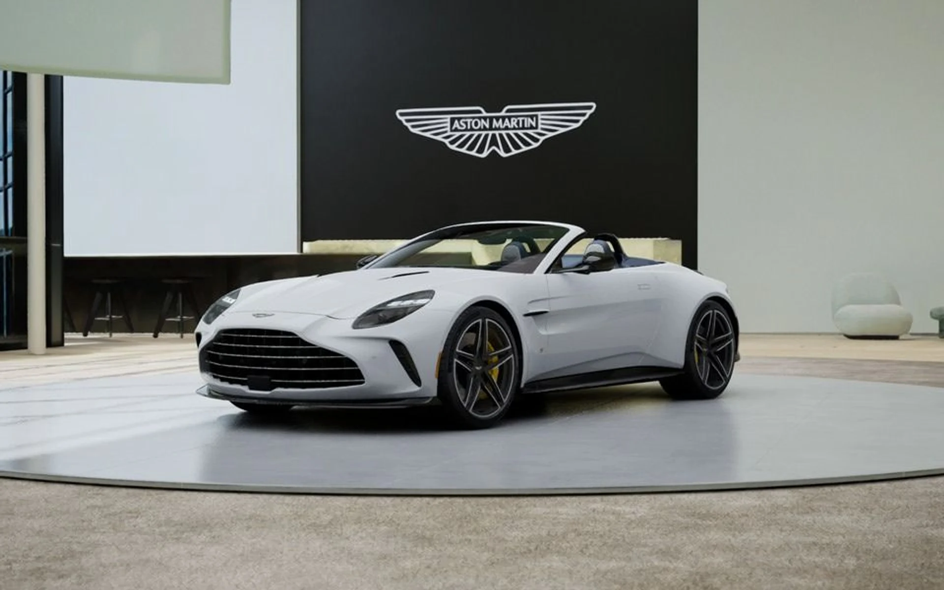 mph000_499259683_New_2027_Aston_Martin_Vantage_S_Roadster_In_Transit_0e75a4a701