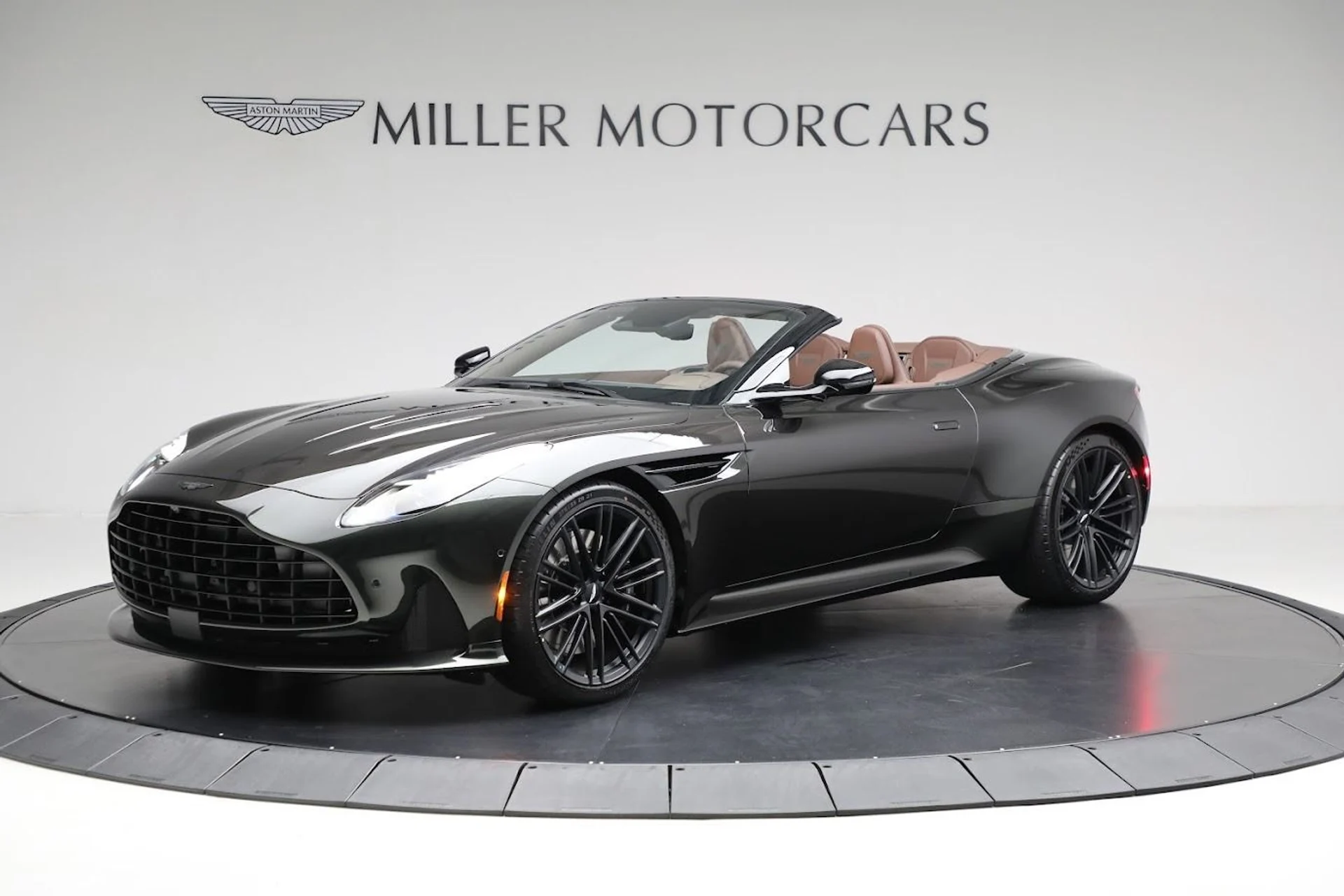 mph000_509095142_Used_2024_Aston_Martin_DB_12_Volante_e331c01005