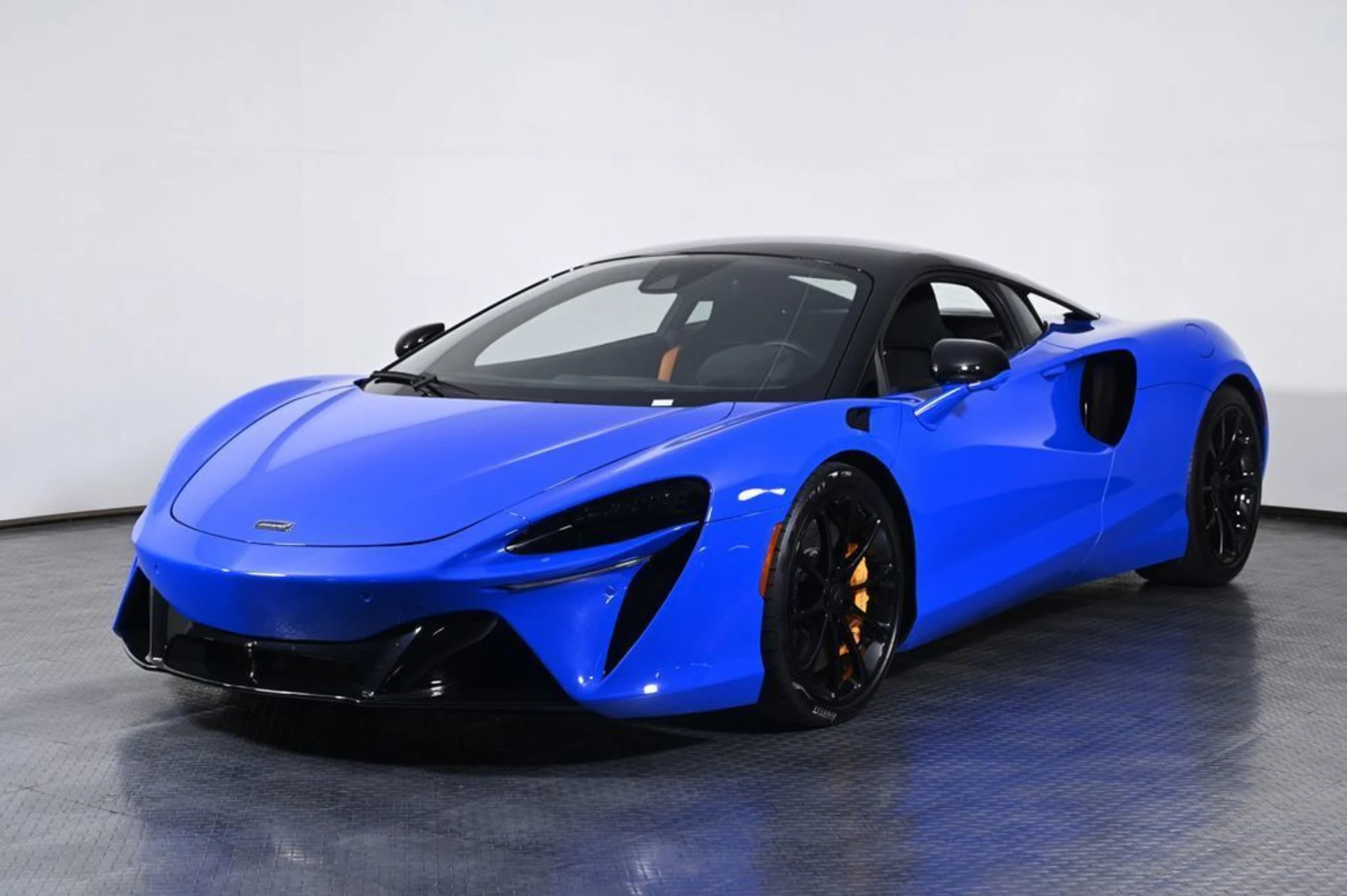 mph000_541240035_used_2024_mclaren_artura_11350_23032757_1_1024_dfe80a9c04