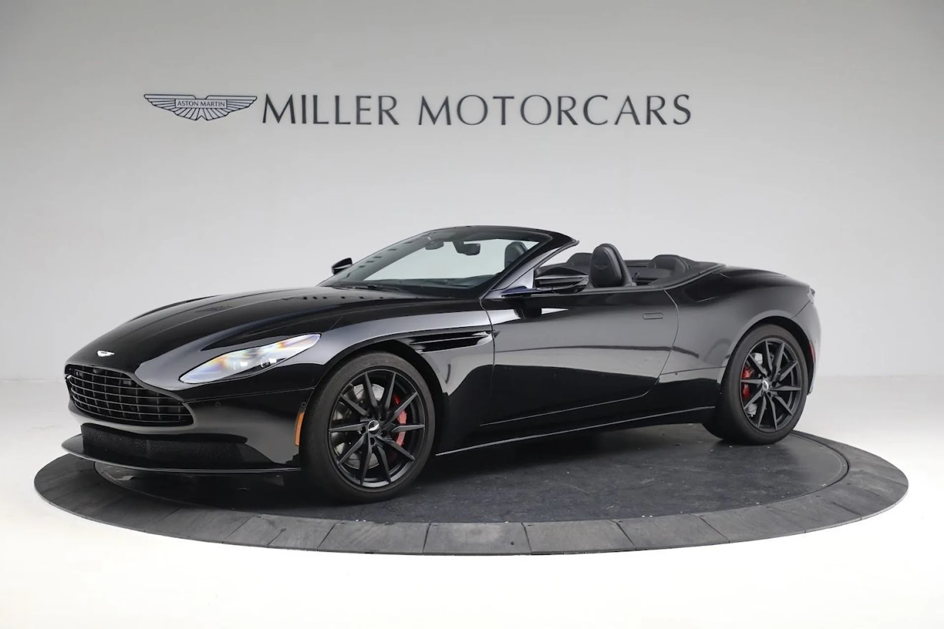 mph000_57025477_Used_2019_Aston_Martin_DB_11_Volante_02e4791cfb