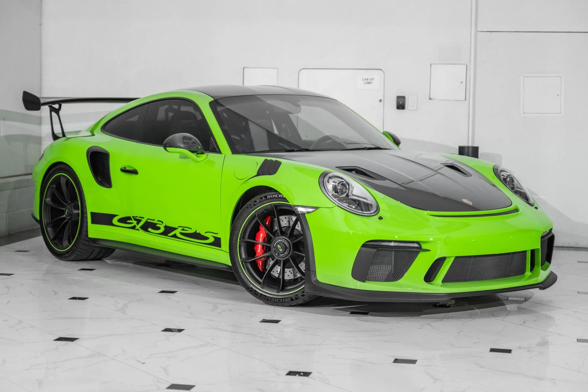 mph000_60109326_Used_2019_Porsche_911_GT_3_RS_1761058034_1dc3898d12