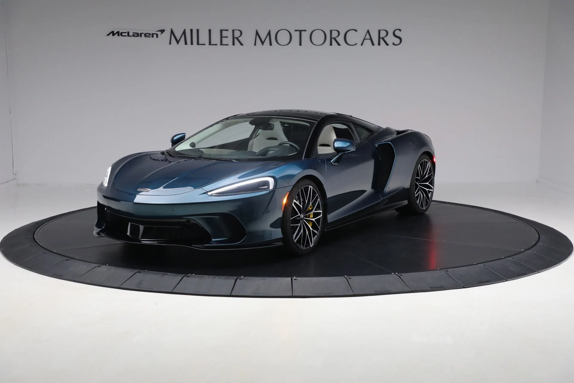 mph000_601654220_Used_2023_Mc_Laren_GT_Luxe_8c654daee2