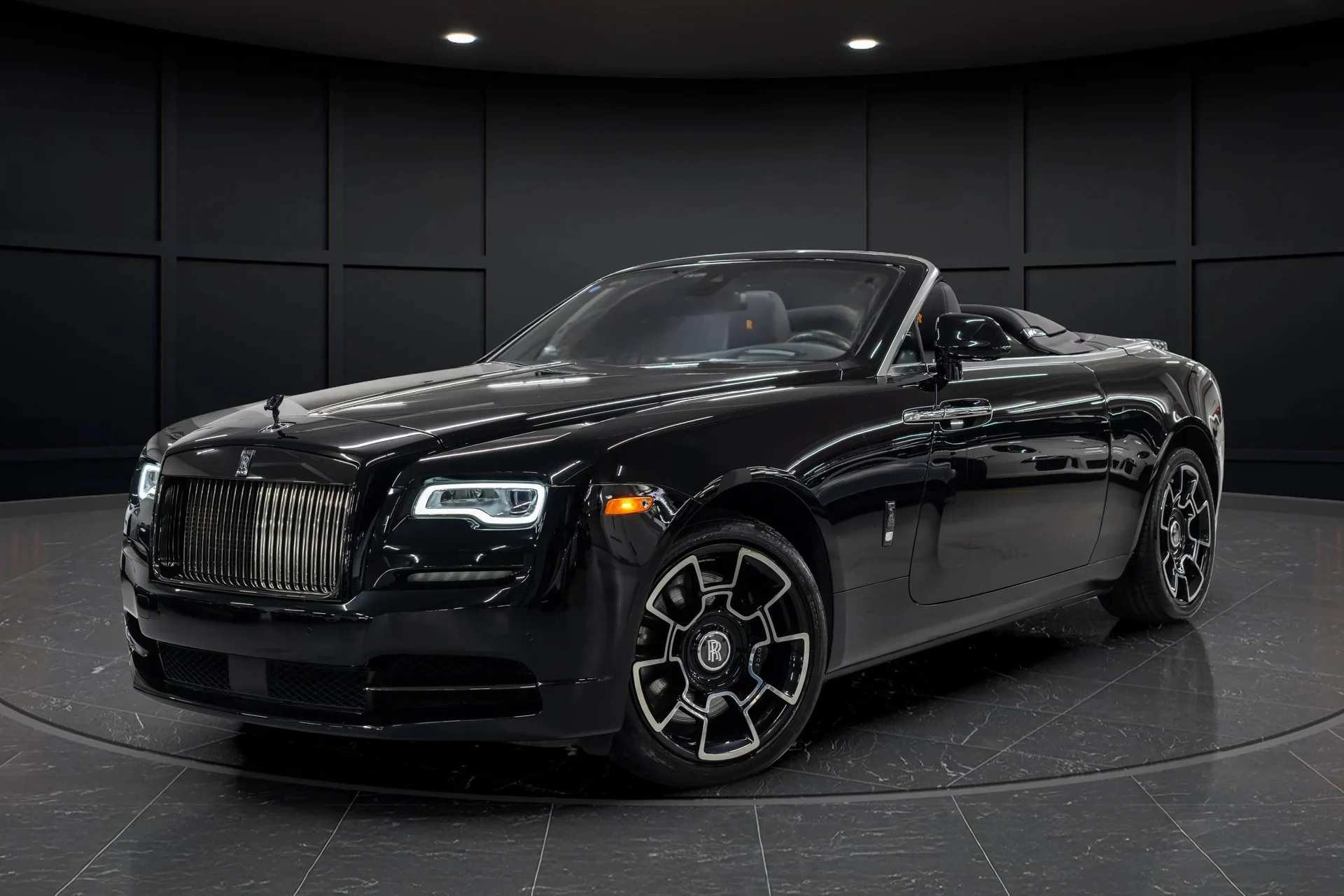mph000_604579176_995ed197_780a_4edb_a74b_19baaee42d2f_201920_Rolls_Royce20_Black20_Badge20_Dawn2028_SCA_666_D55_KU_11584429_1_10a85a5038
