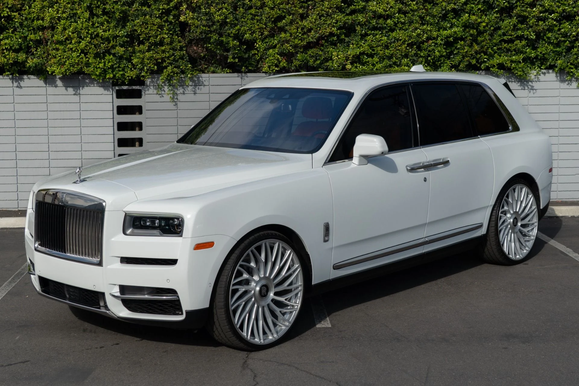 mph000_61250773_Used_2022_Rolls_Royce_Cullinan_1758310324_48bf97fbe1