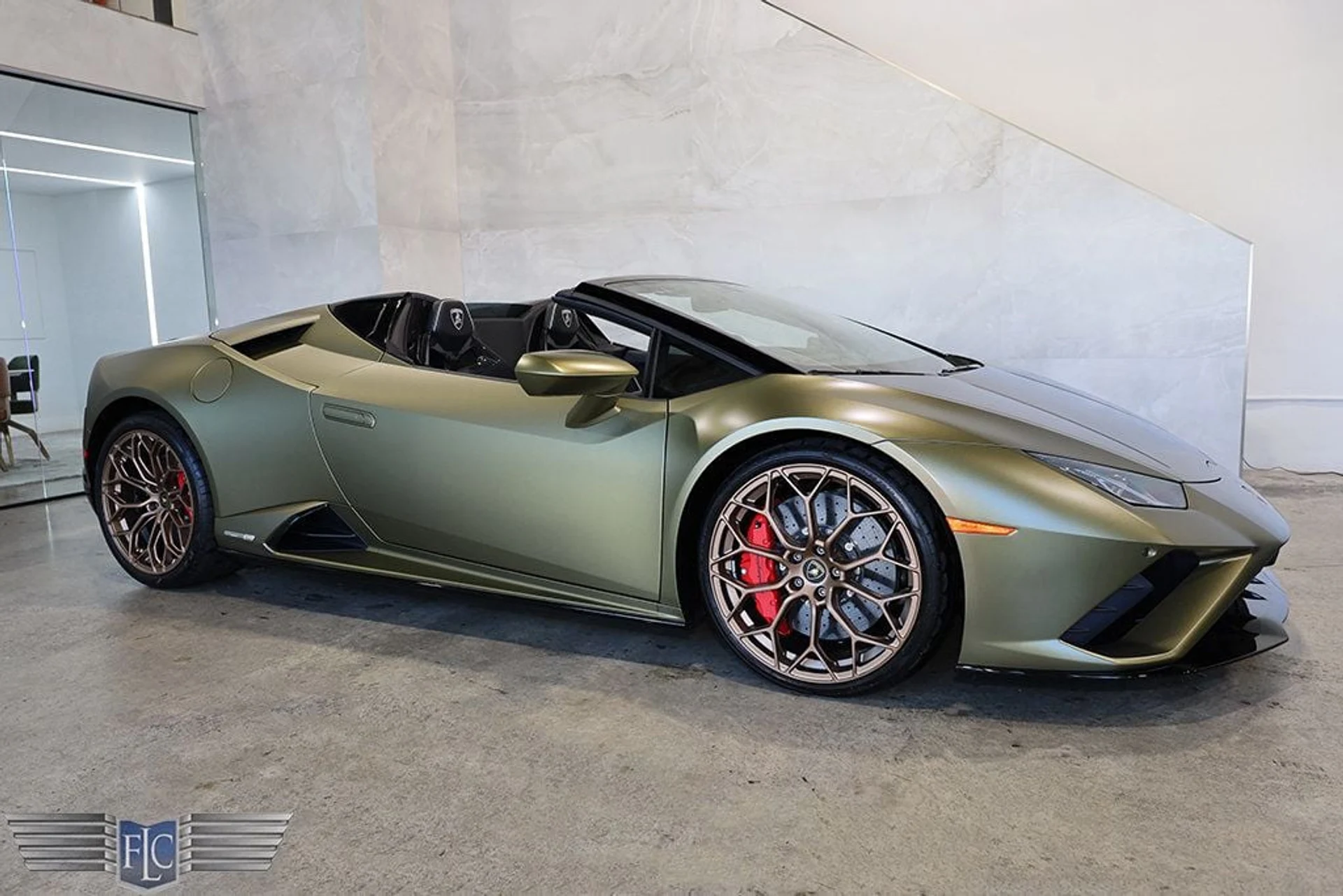 mph000_669503549_used_2022_lamborghini_huracan_evo_spyderrwd_9689_22989823_1_1024_410fe85d9f