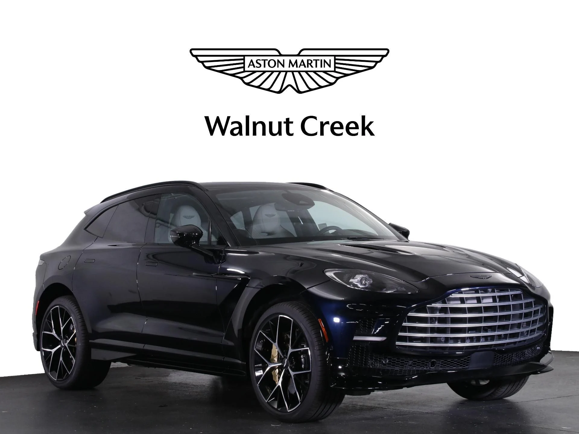 mph000_67227378_New_2025_Aston_Martin_DBX_707_1752435673_9e9ae0e734