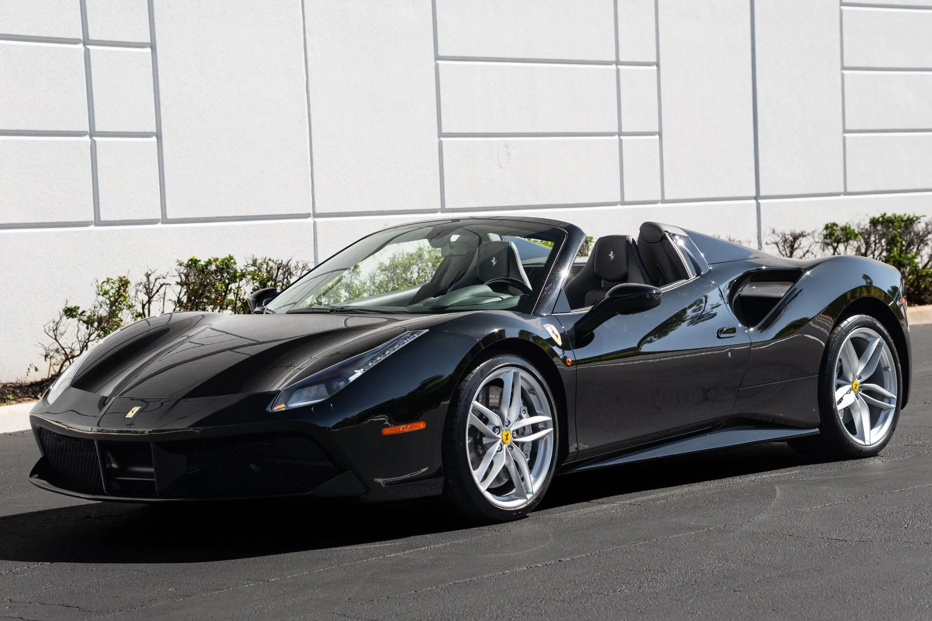 mph000_68685584_Used_2017_Ferrari_488_Spider_1771888975_2785353371