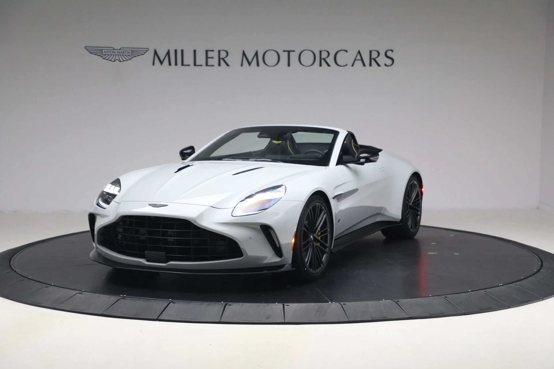 mph000_697993036_New_2026_Aston_Martin_Vantage_S_Roadster_1776800186_9201471c55