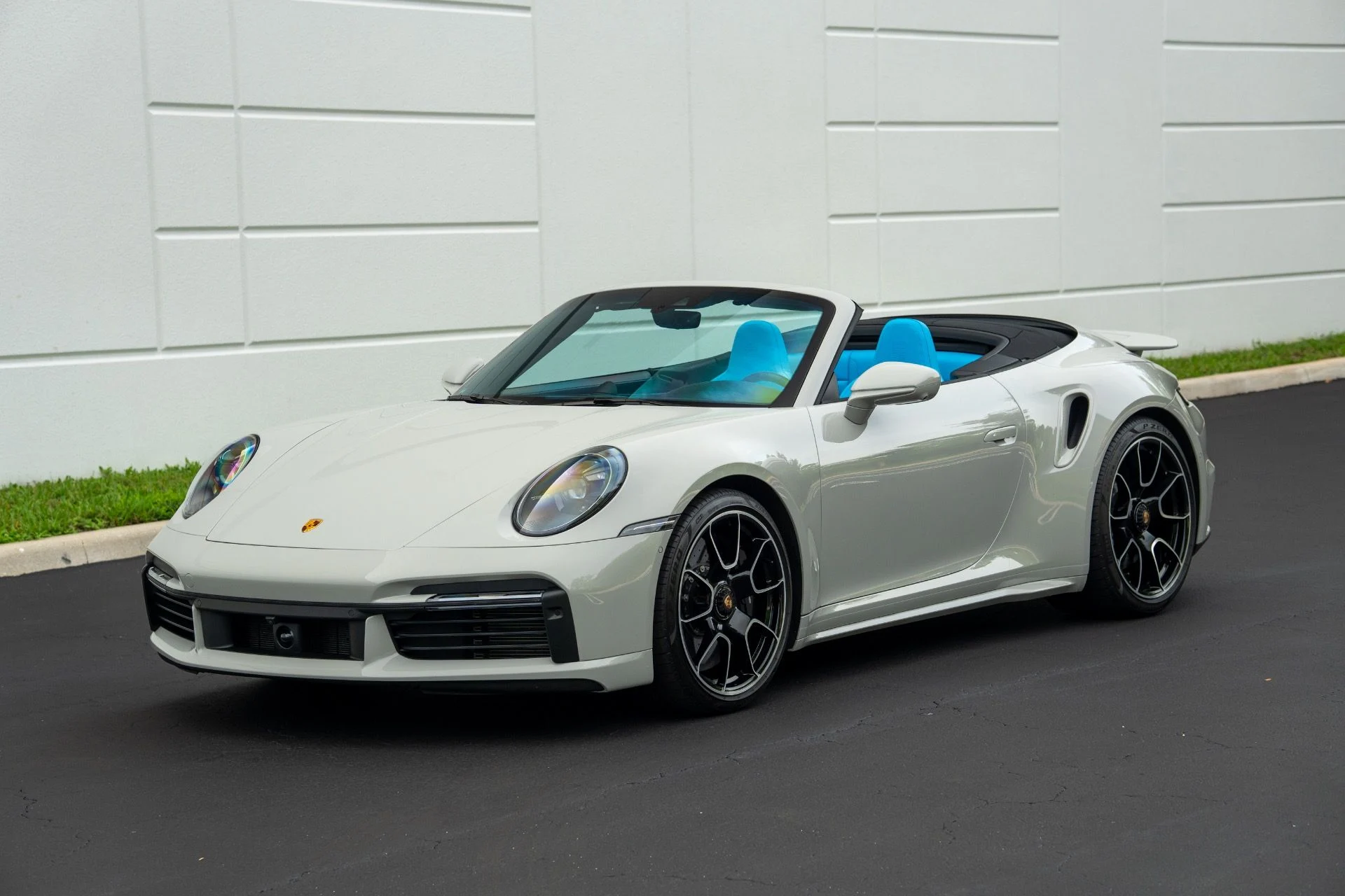 mph000_715583054_Used_2024_Porsche_911_Turbo_S_1757432000_53b0e76608