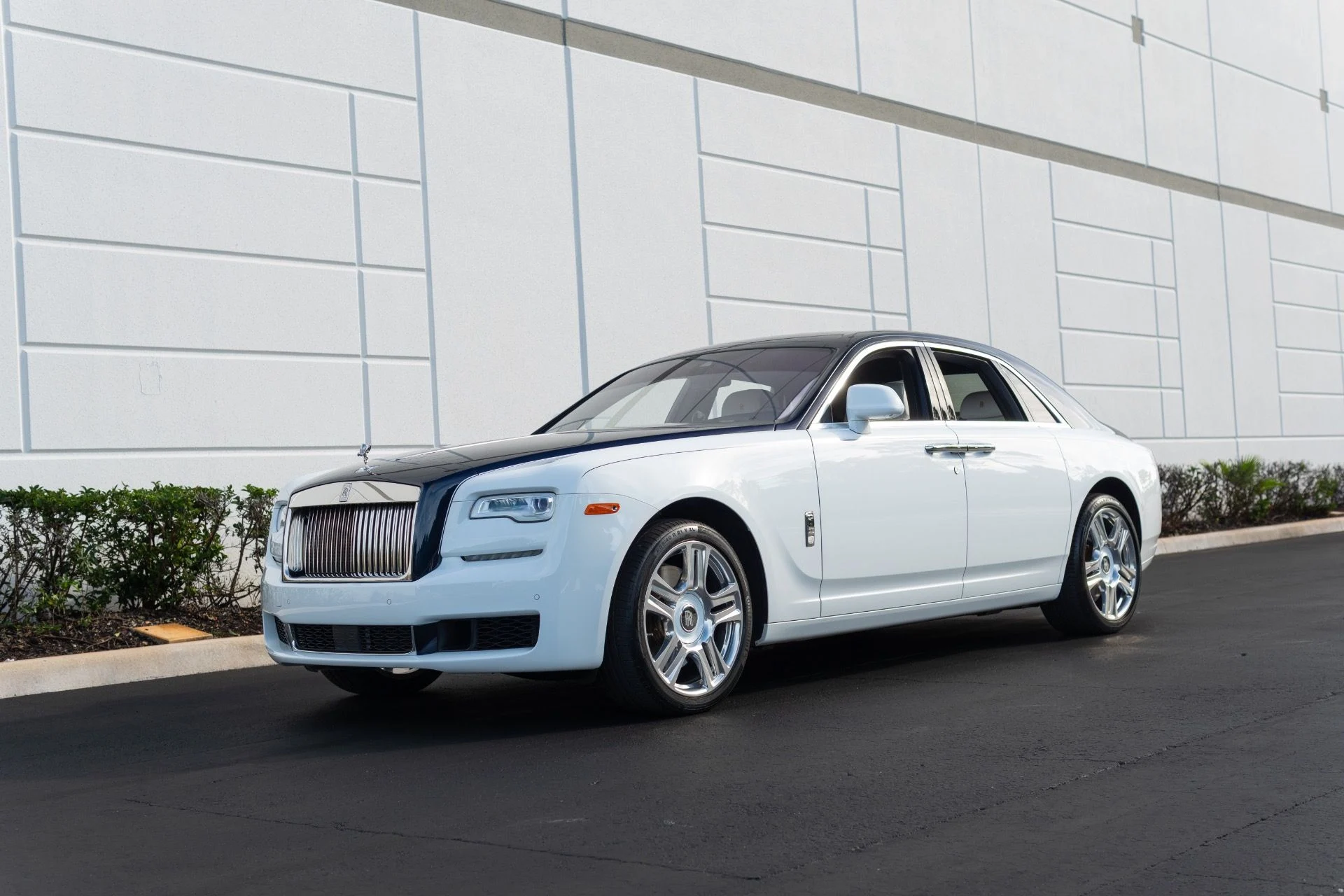 mph000_718445577_Used_2018_Rolls_Royce_Ghost_1765824060_d71d9183fe