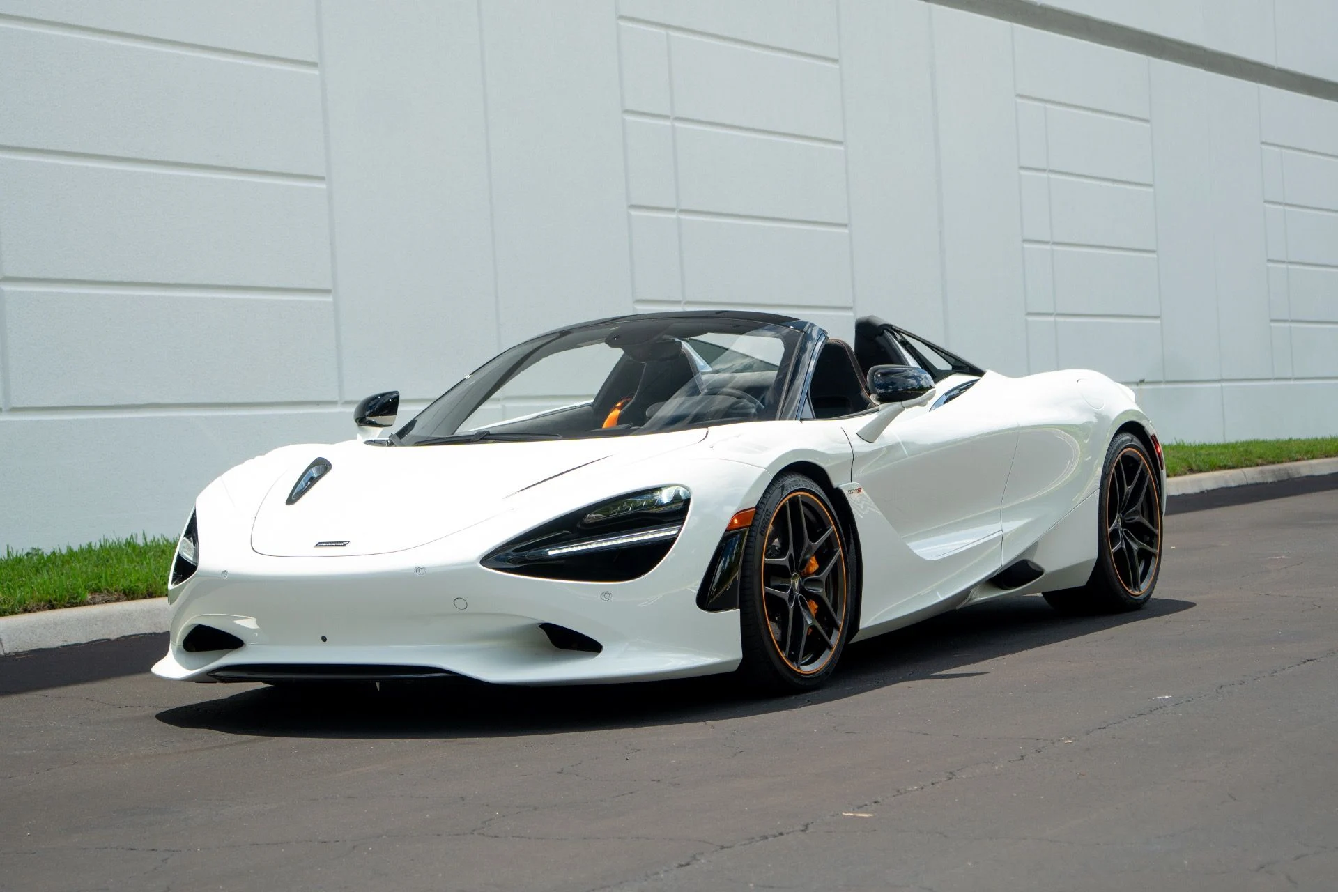 mph000_747114590_Used_2024_Mc_Laren_750_S_Spider_1755900989_a74f89625f