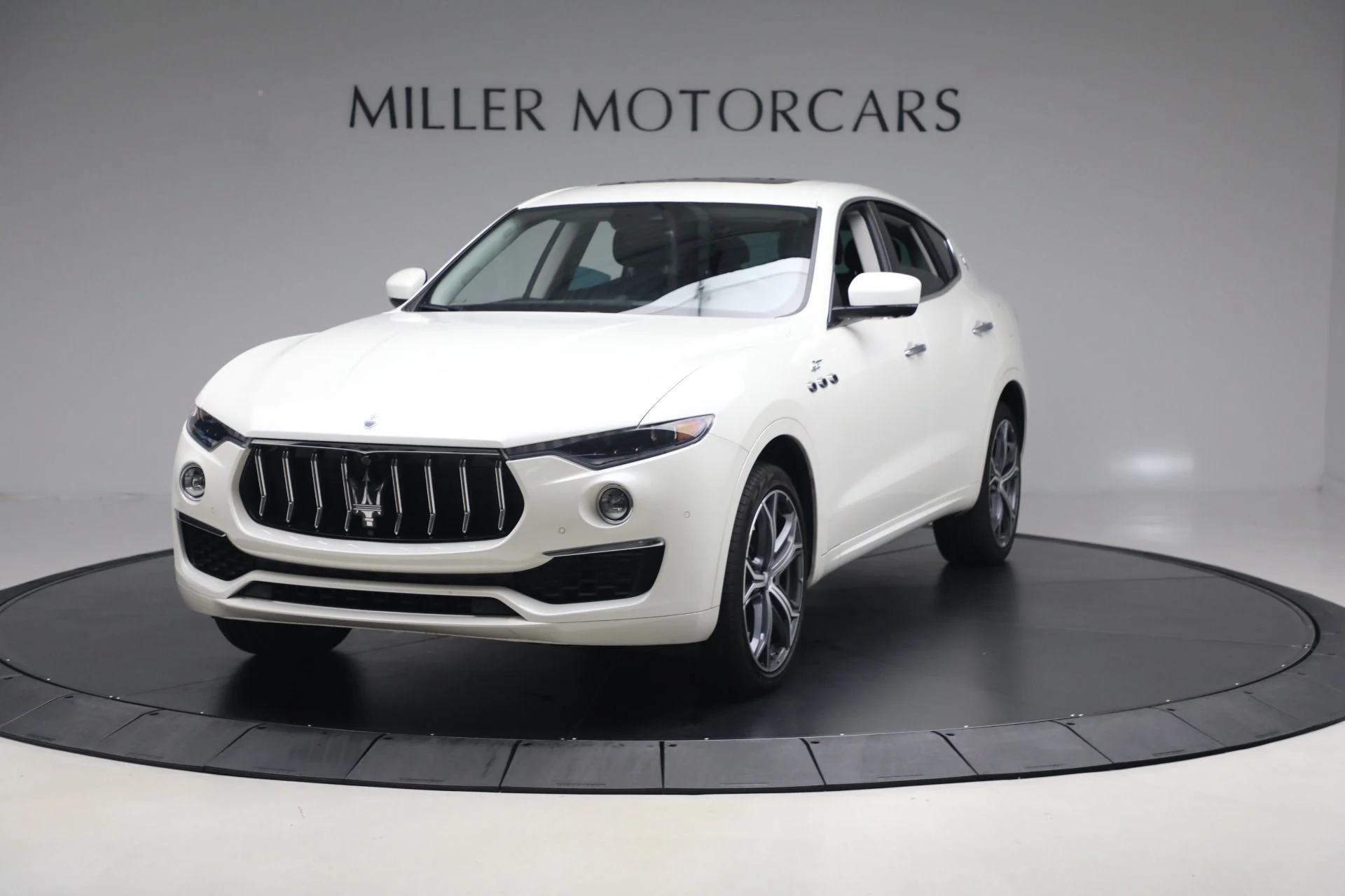 mph000_747849389_Used_2022_Maserati_Levante_GT_1764079990_bc1ee429a9