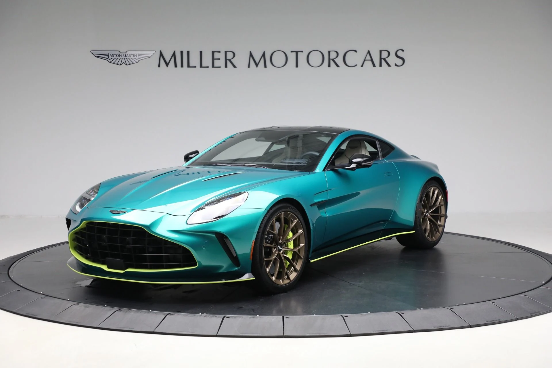 mph000_754182405_New_2025_Aston_Martin_Vantage_6f5f287b96