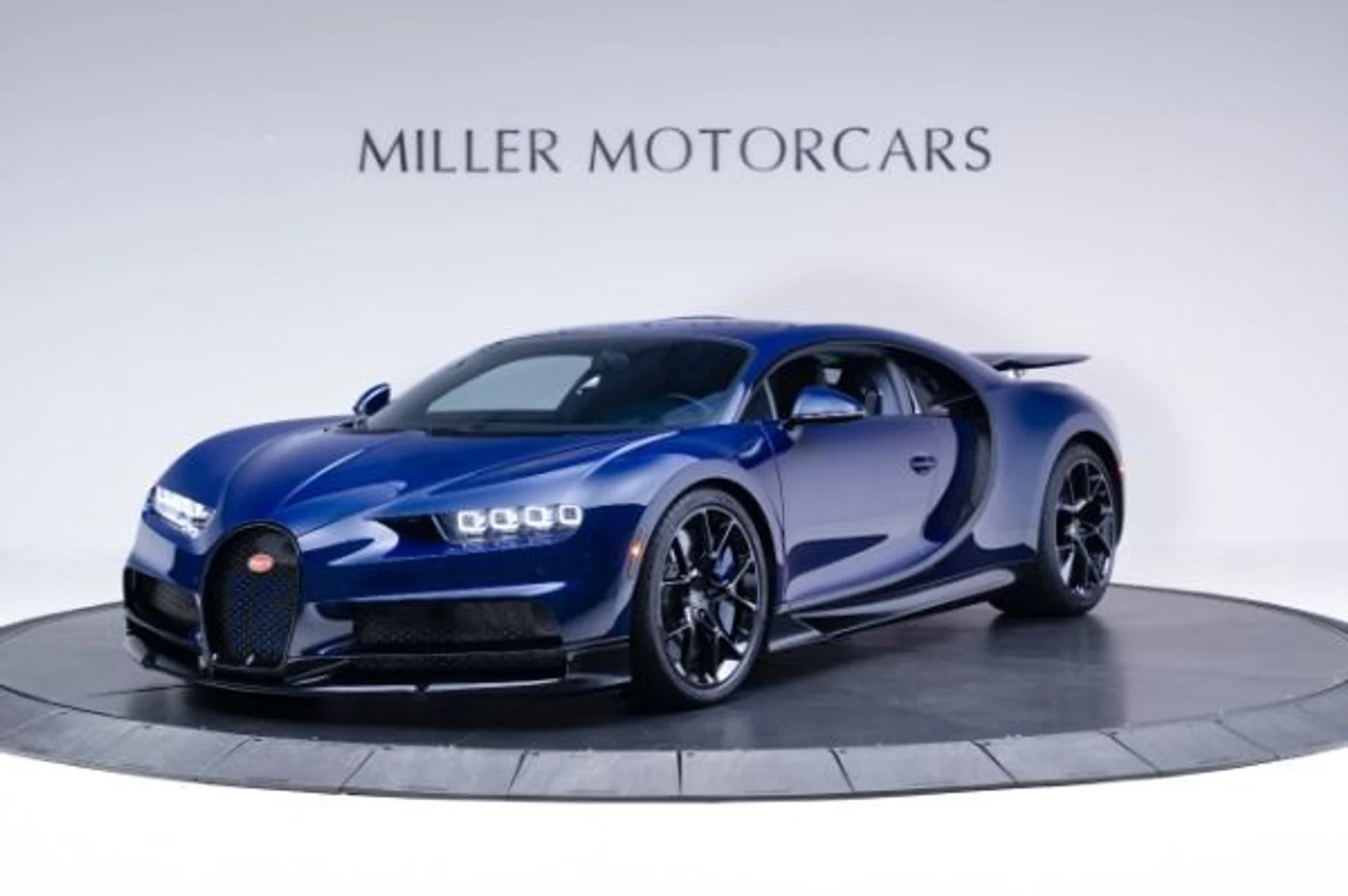 mph000_760917997_Used_2018_Bugatti_Chiron_Chiron_d3e9df2a2d