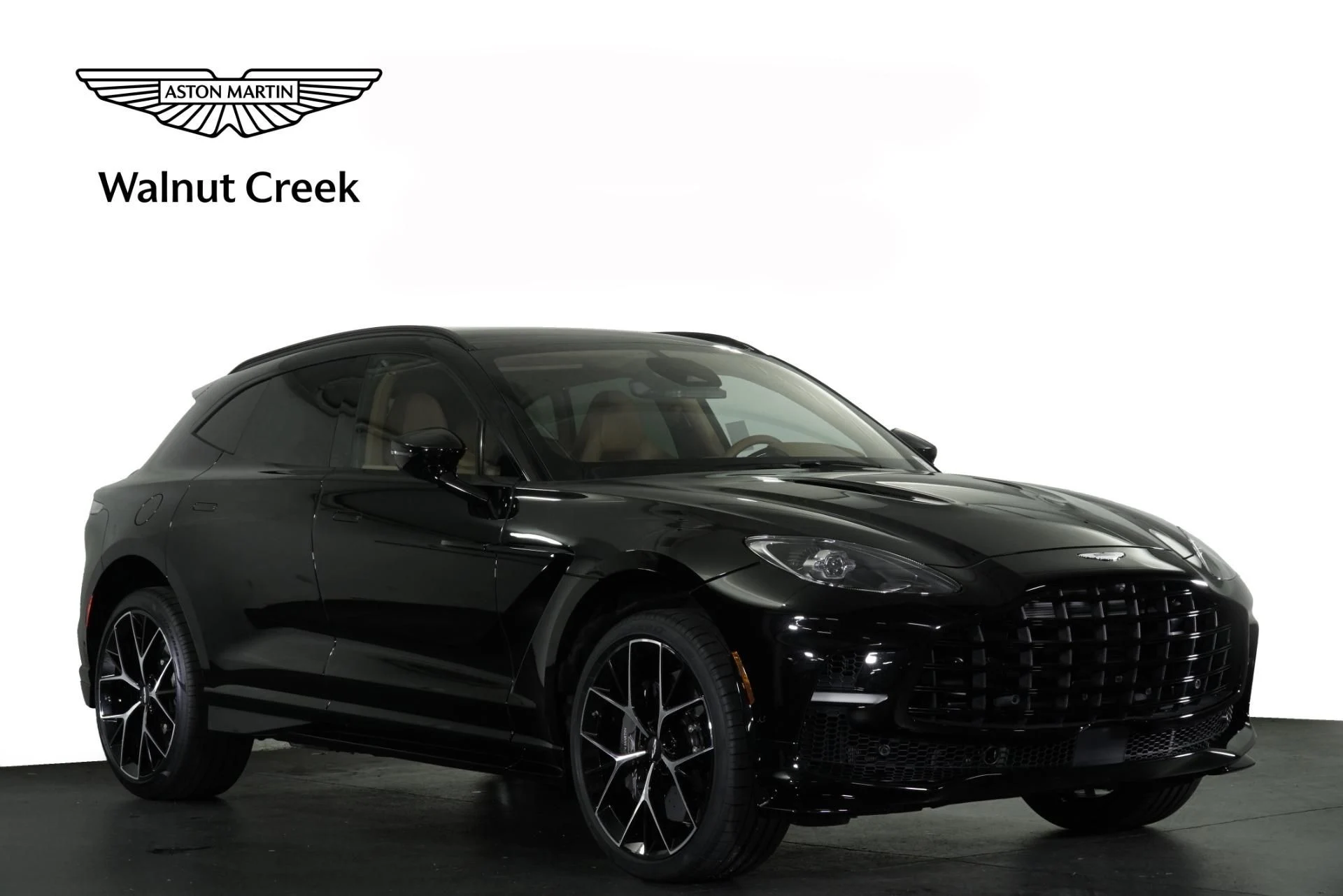 mph000_785081060_New_2026_Aston_Martin_DBX_707_1768456887_e9d1bb4fc6