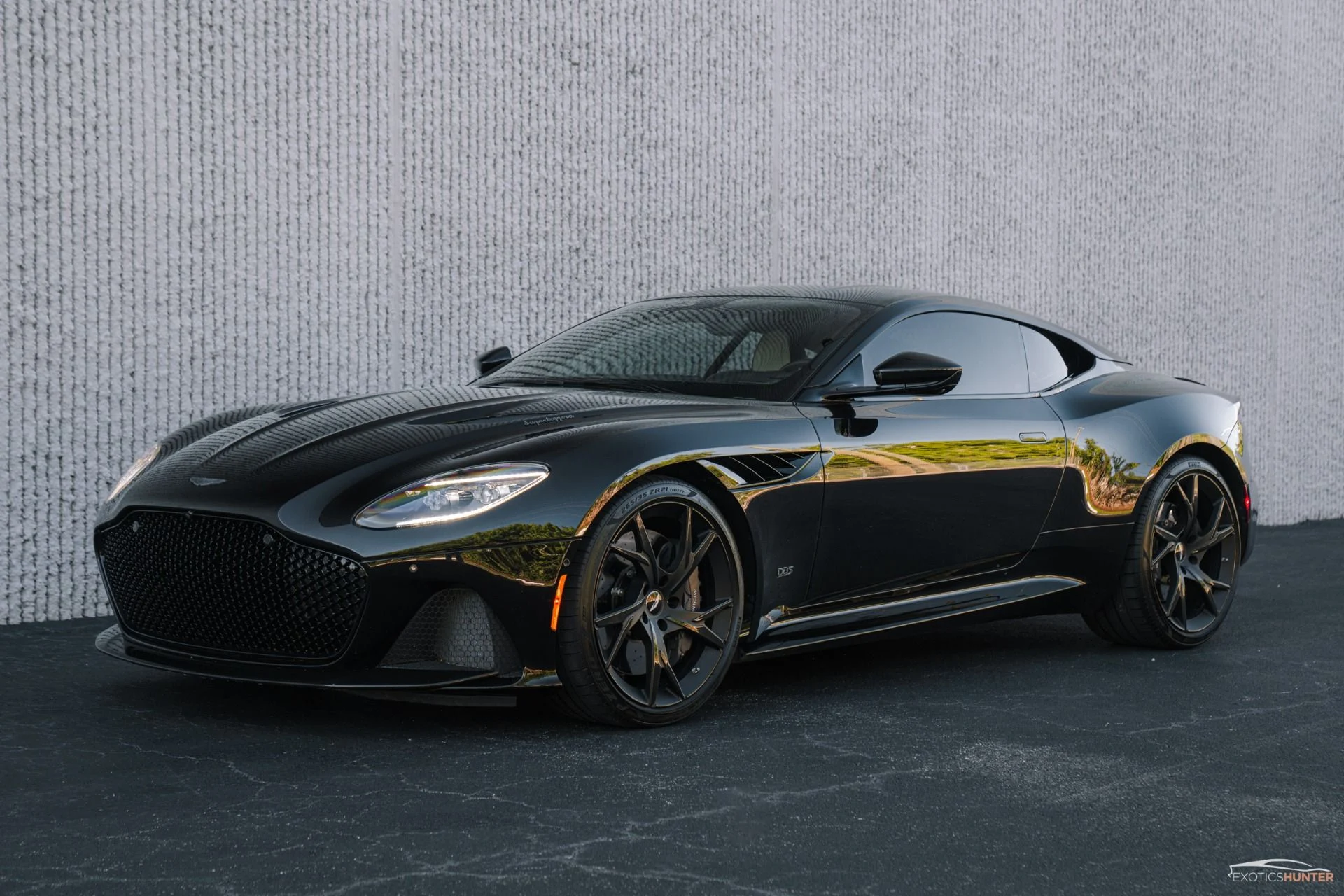 mph000_791340954_Used_2019_Aston_Martin_DBS_Superleggera_w_Forged_Emblems_Carbon_Body_Pack_Carbon_Roof_1760389701_2b91af853c