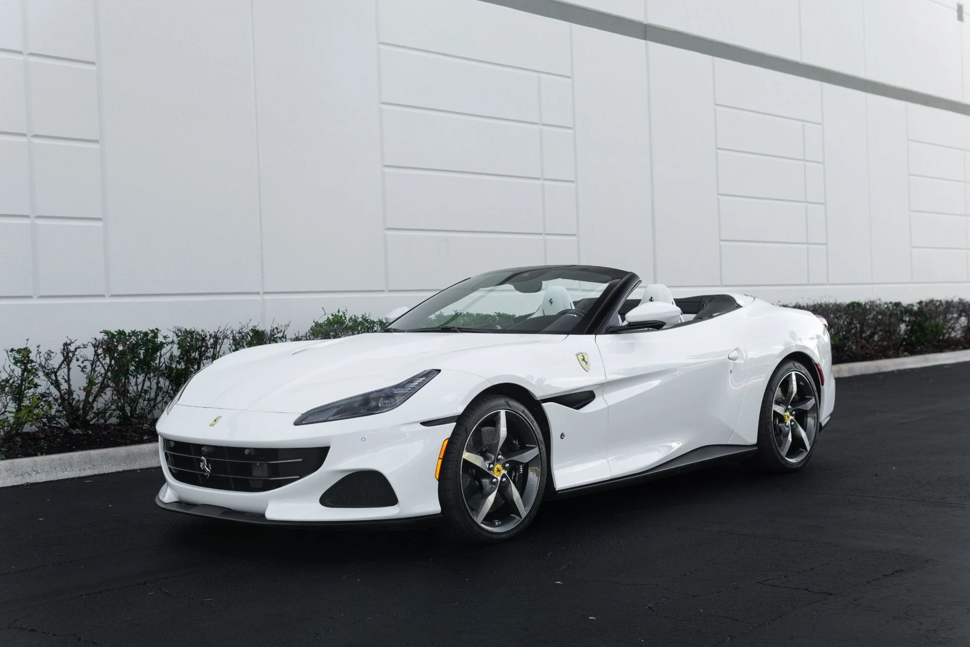 mph000_794941167_Used_2023_Ferrari_Portofino_M_1766185478_8e0a572ef5