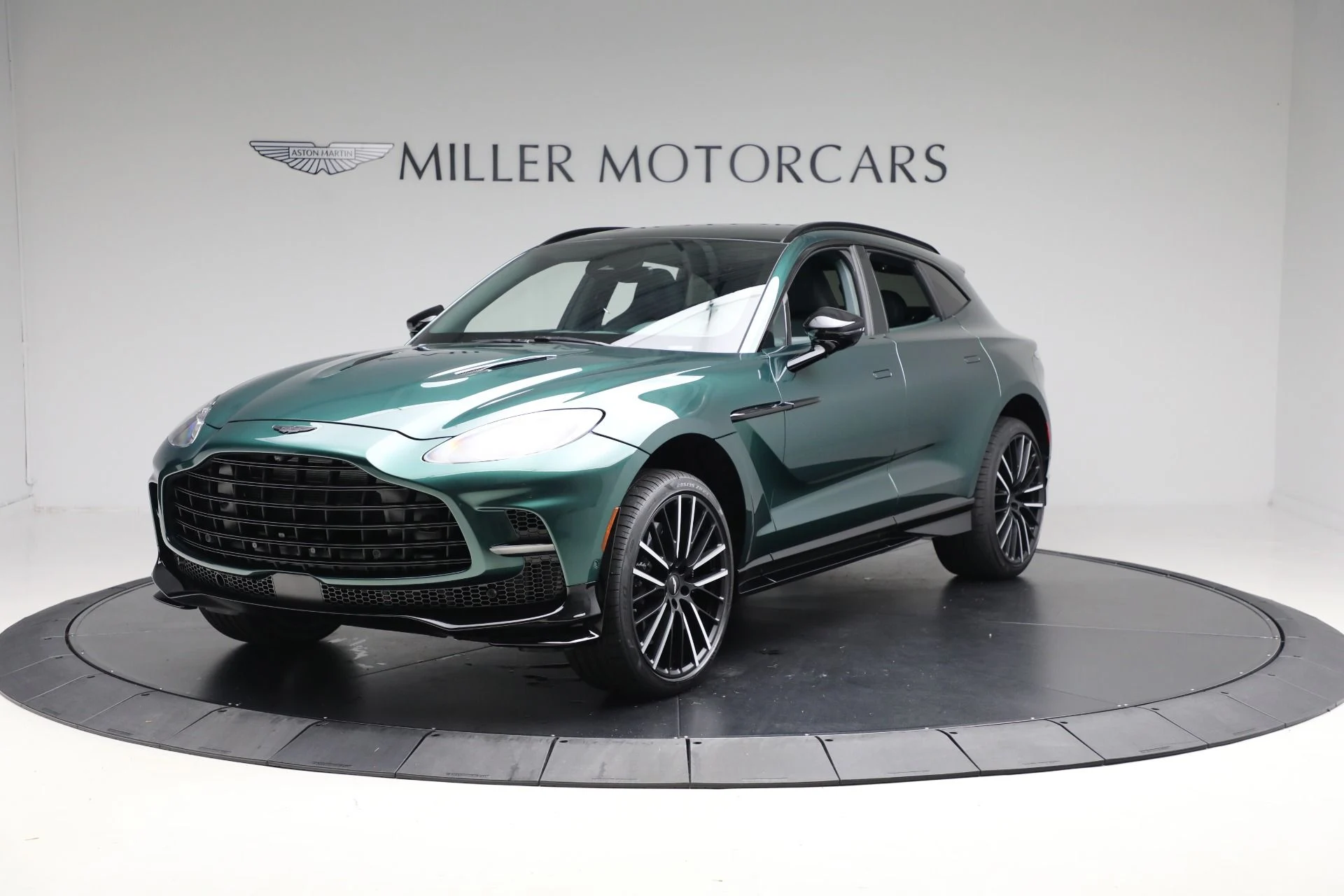 mph000_80774576_New_2025_Aston_Martin_DBX_707_6e1280bd95