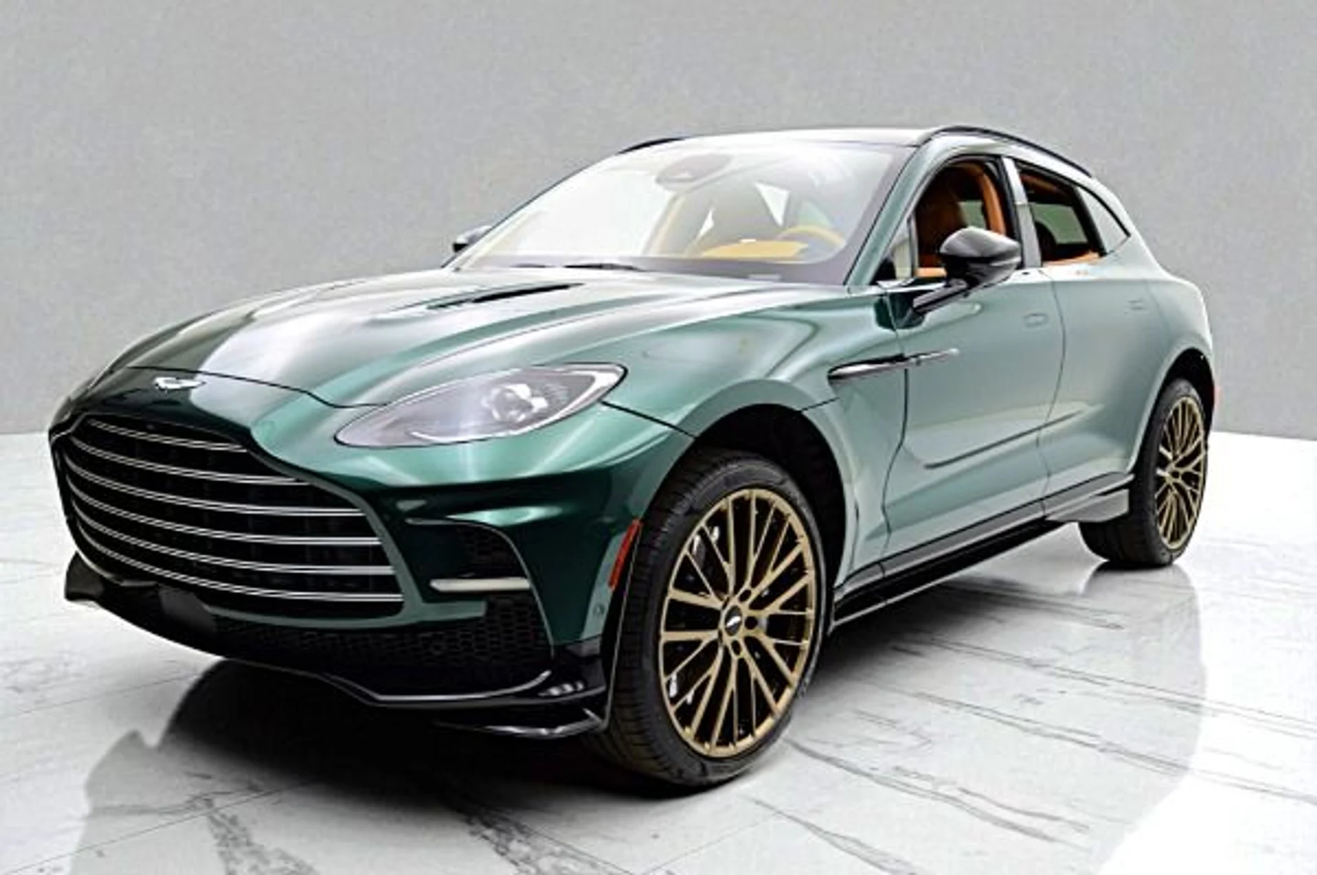 mph000_811148455_New_2025_Aston_Martin_DBX_707_b2fc33a49b