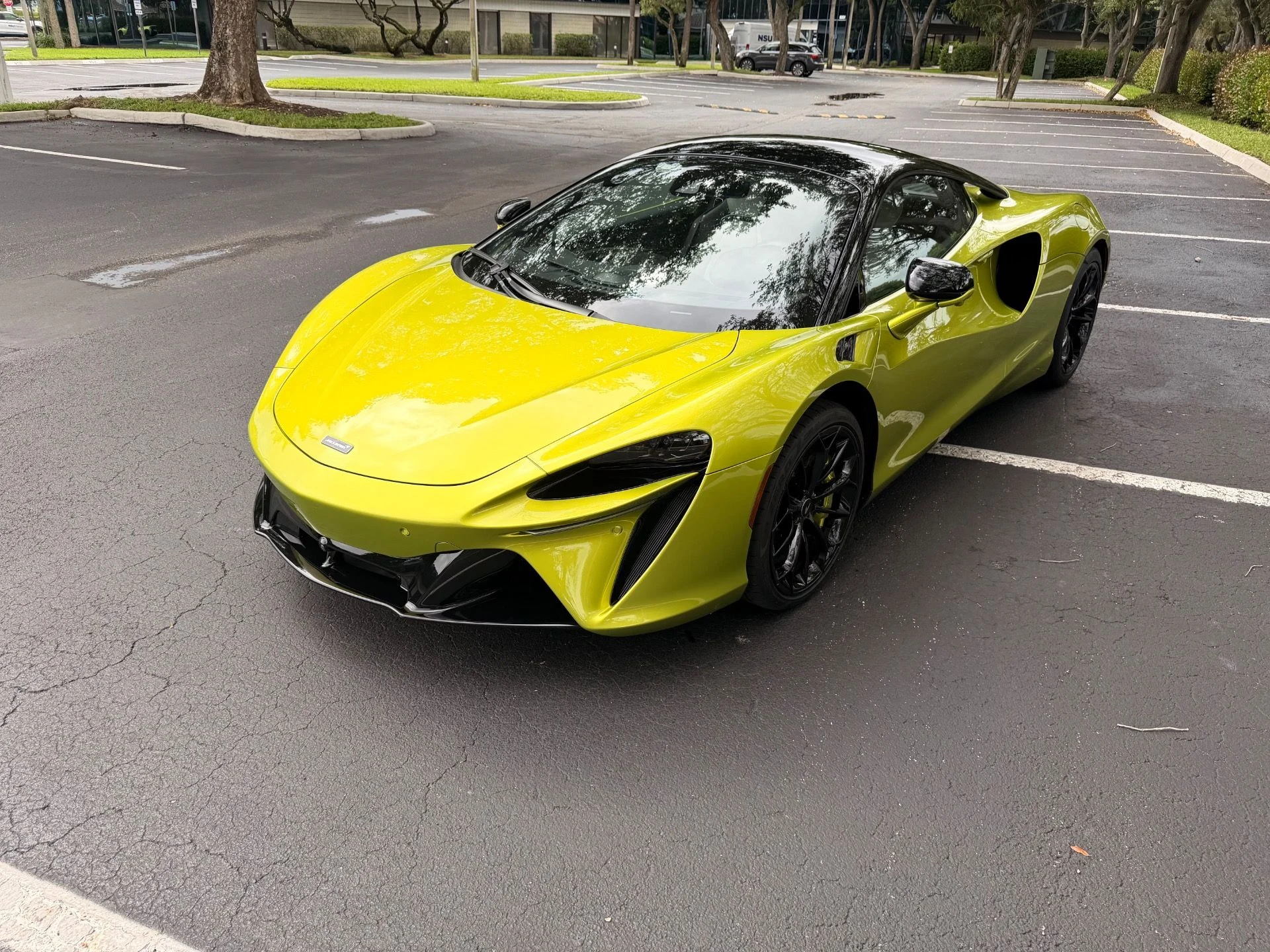 mph000_813075645_Used_2023_Mc_Laren_Artura_1765484424_350af17aa1