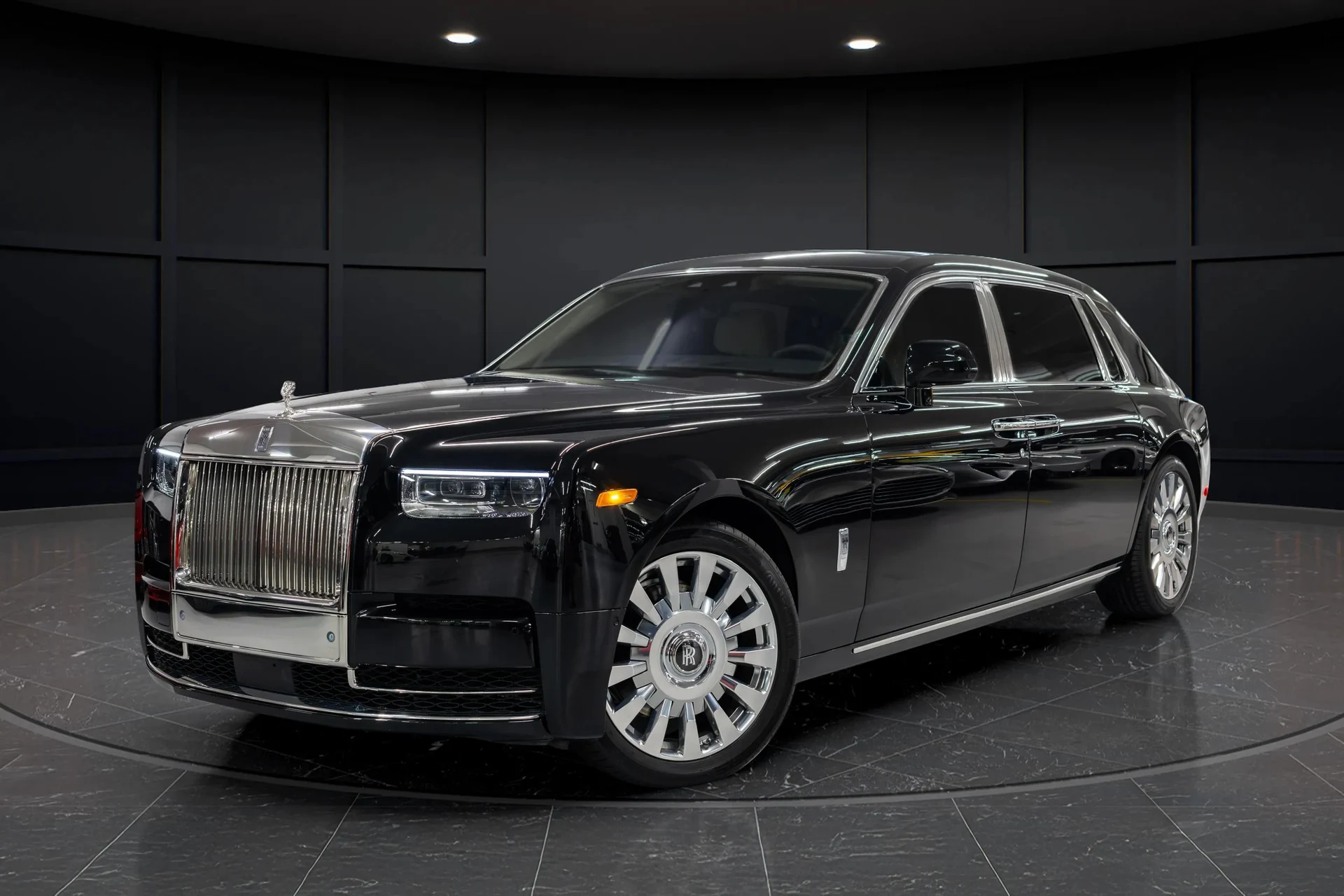 mph000_823530686_276bba5f_0284_4429_929c_2cb5a2ecba1d_202420_Rolls_Royce20_Phantom20_Extended20_Wheelbase2028_SCATT_8_C02_RU_22331429_1_1a5eb118a8