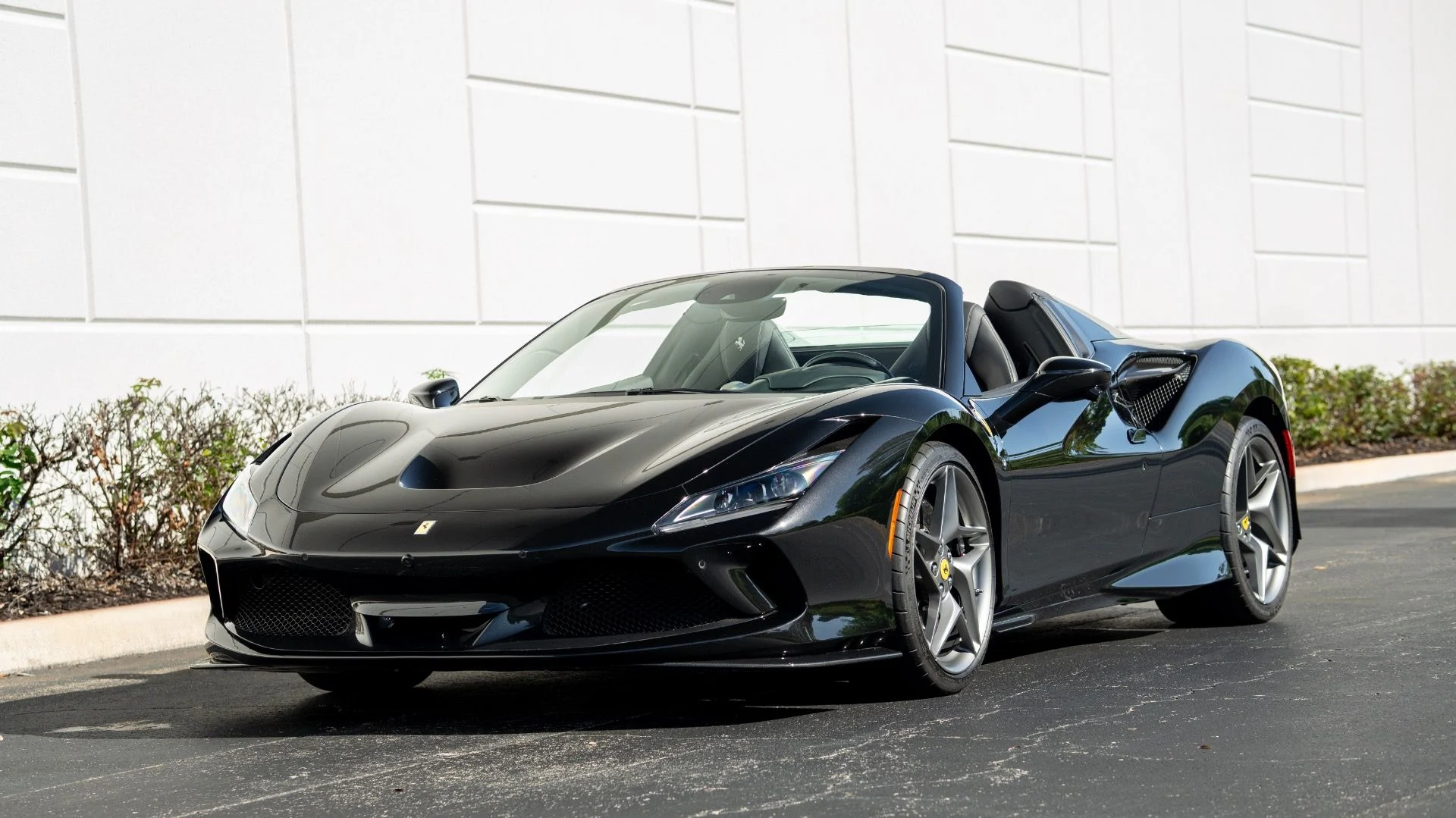 mph000_857707531_Used_2021_Ferrari_F8_Spider_1753198309_632f861af1