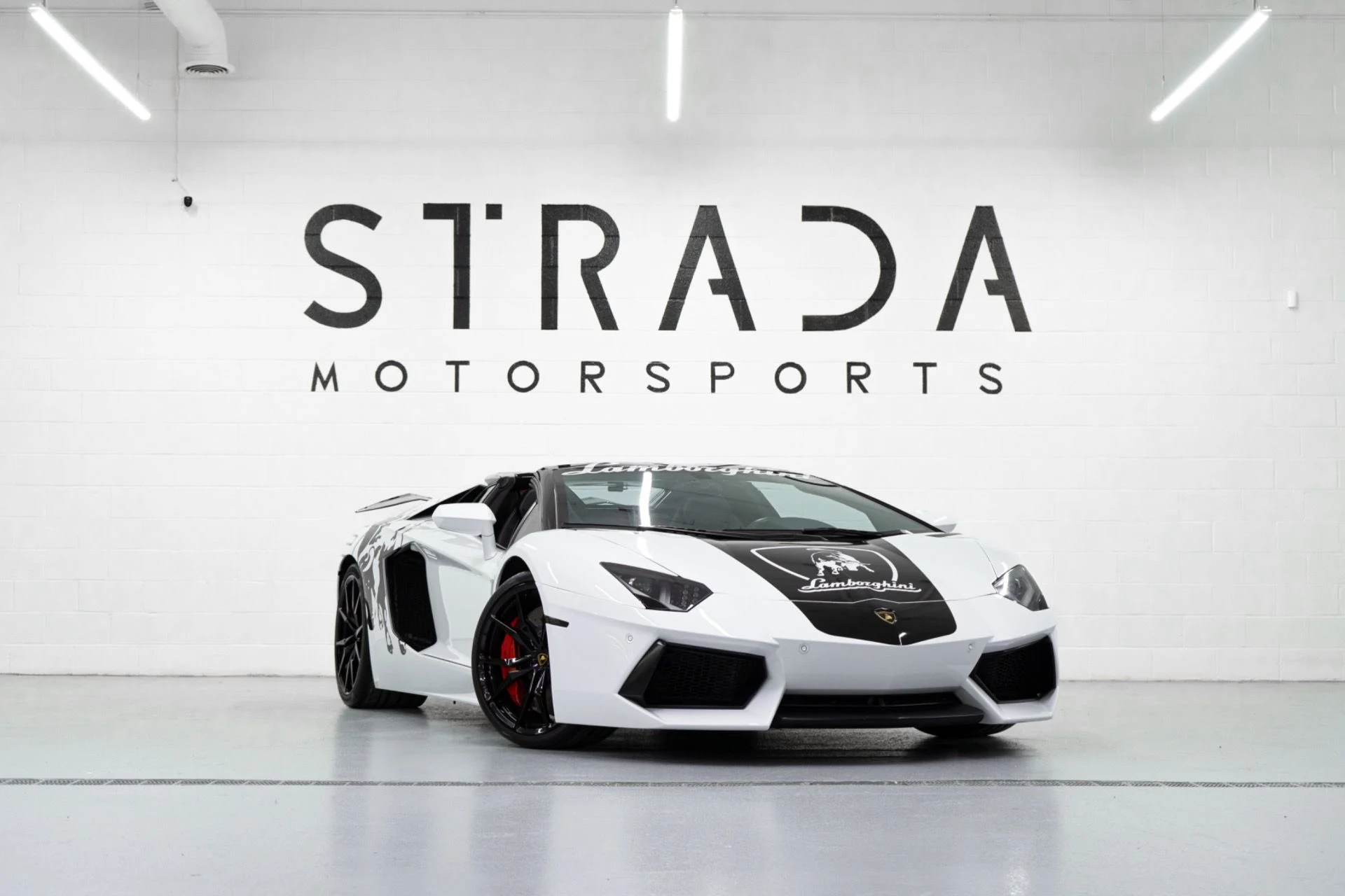 mph000_862191606_Used_2015_Lamborghini_Aventador_LP_700_4_1765230650_1dc0dfd6ff