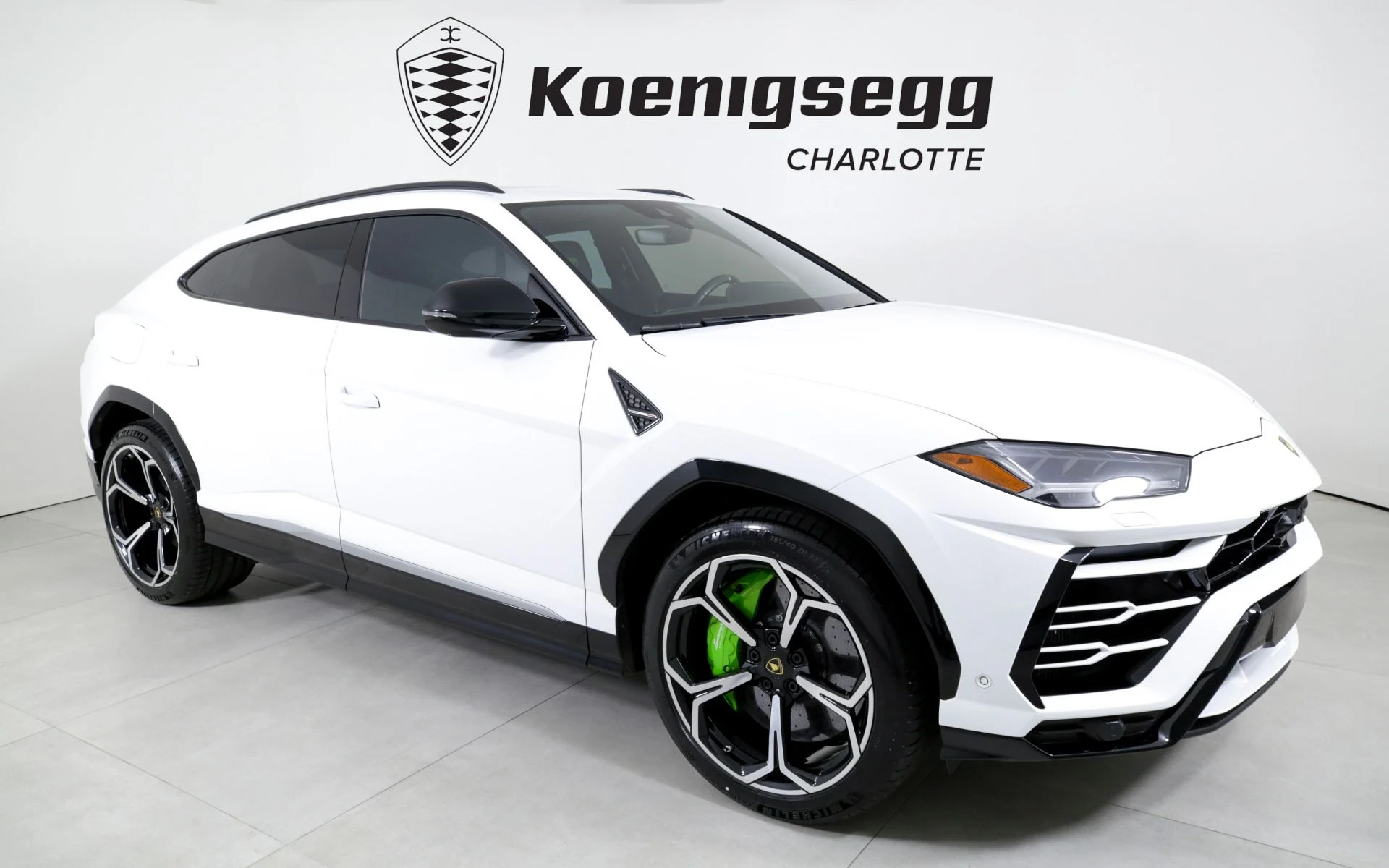 mph000_874935944_Used_2019_Lamborghini_Urus_1714496214_f59af08ba0