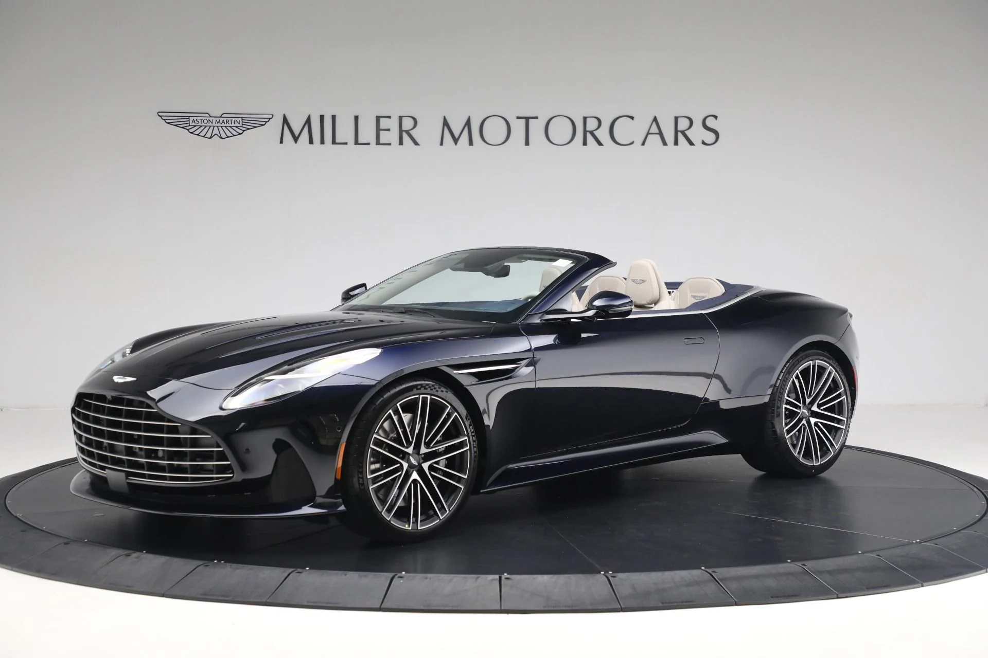 mph000_875294343_New_2025_Aston_Martin_DB_12_Volante_27c8919d93