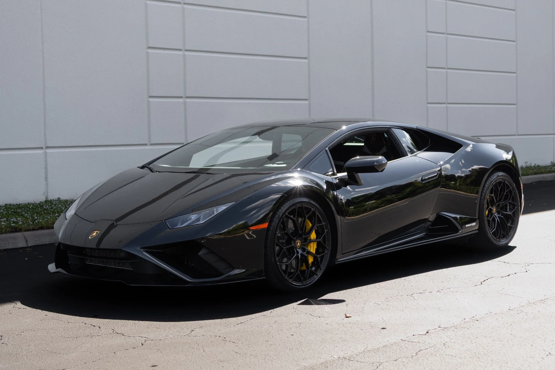 mph000_90251137_Used_2022_Lamborghini_Huracan_EVO_1764129423_9cc5c648ec