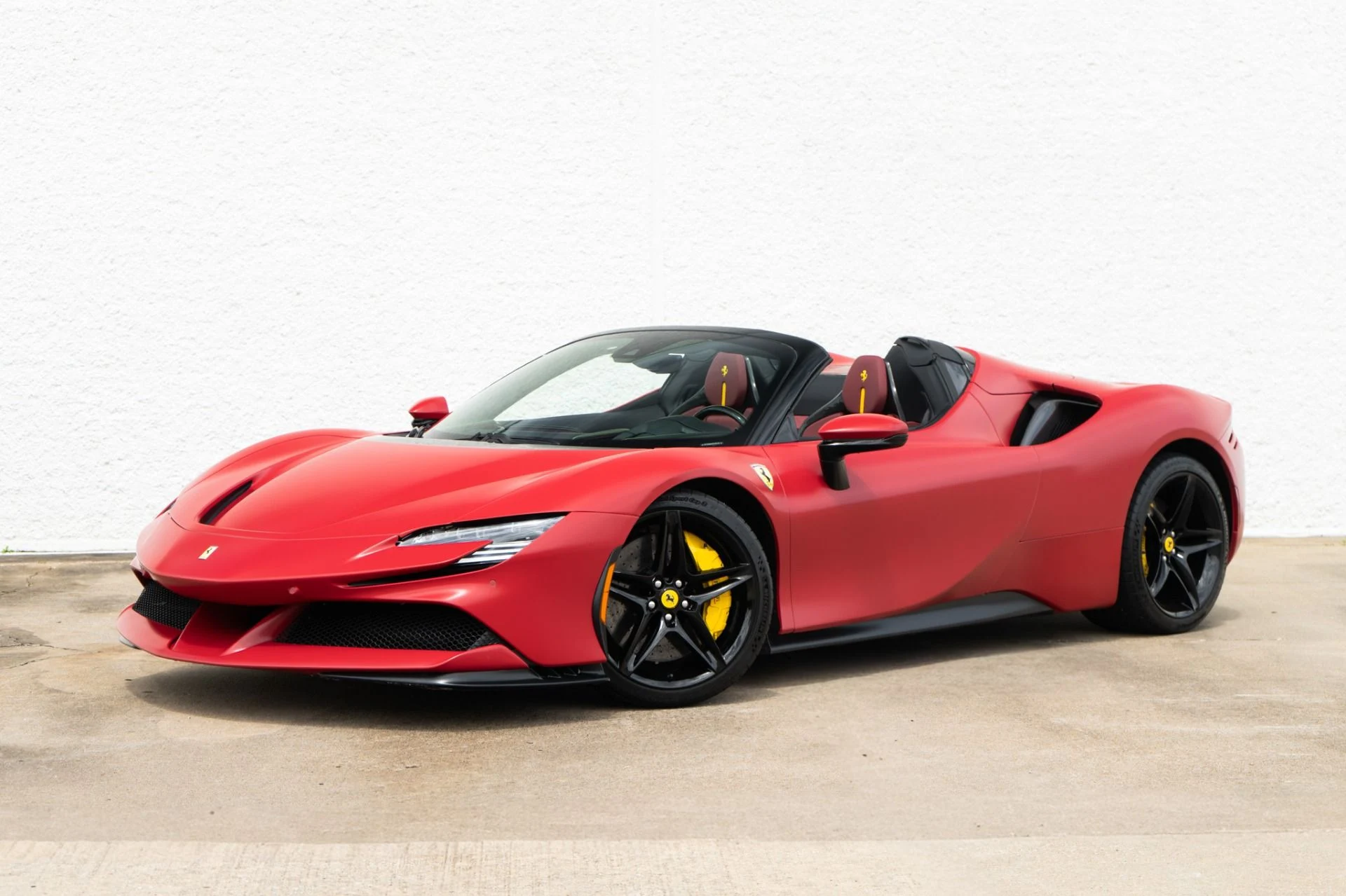 mph000_906748392_Used_2023_Ferrari_SF_90_Spider_1780939425_d0f8a09165