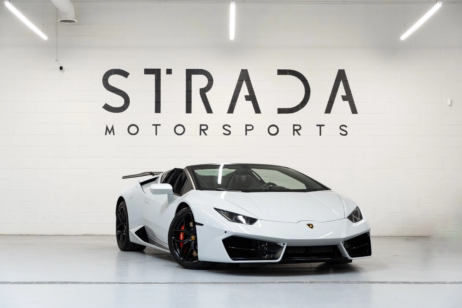 mph000_920053038_Used_2017_Lamborghini_Huracan_LP_580_2_Spyder_1772480495_6a69a6be70