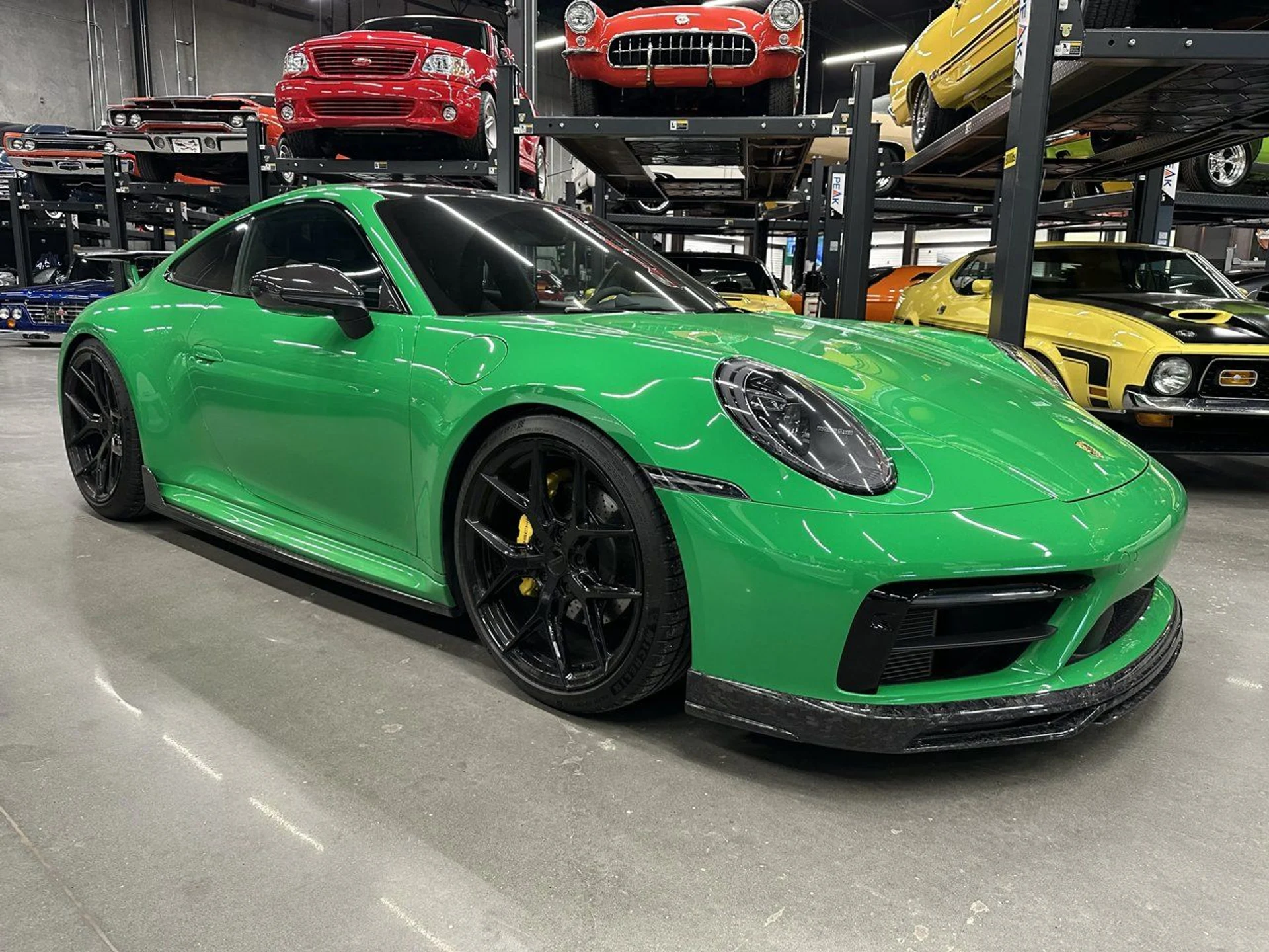 mph000_921717635_porsche_911_2023_2b2879ba1c