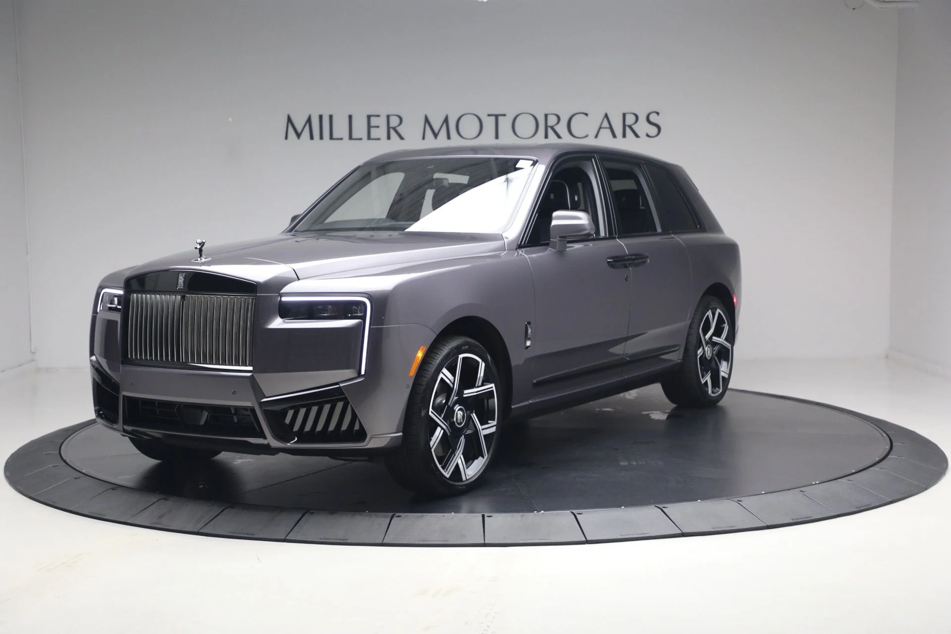 mph000_947553781_New_2027_Rolls_Royce_Black_Badge_Cullinan_177b2c454e