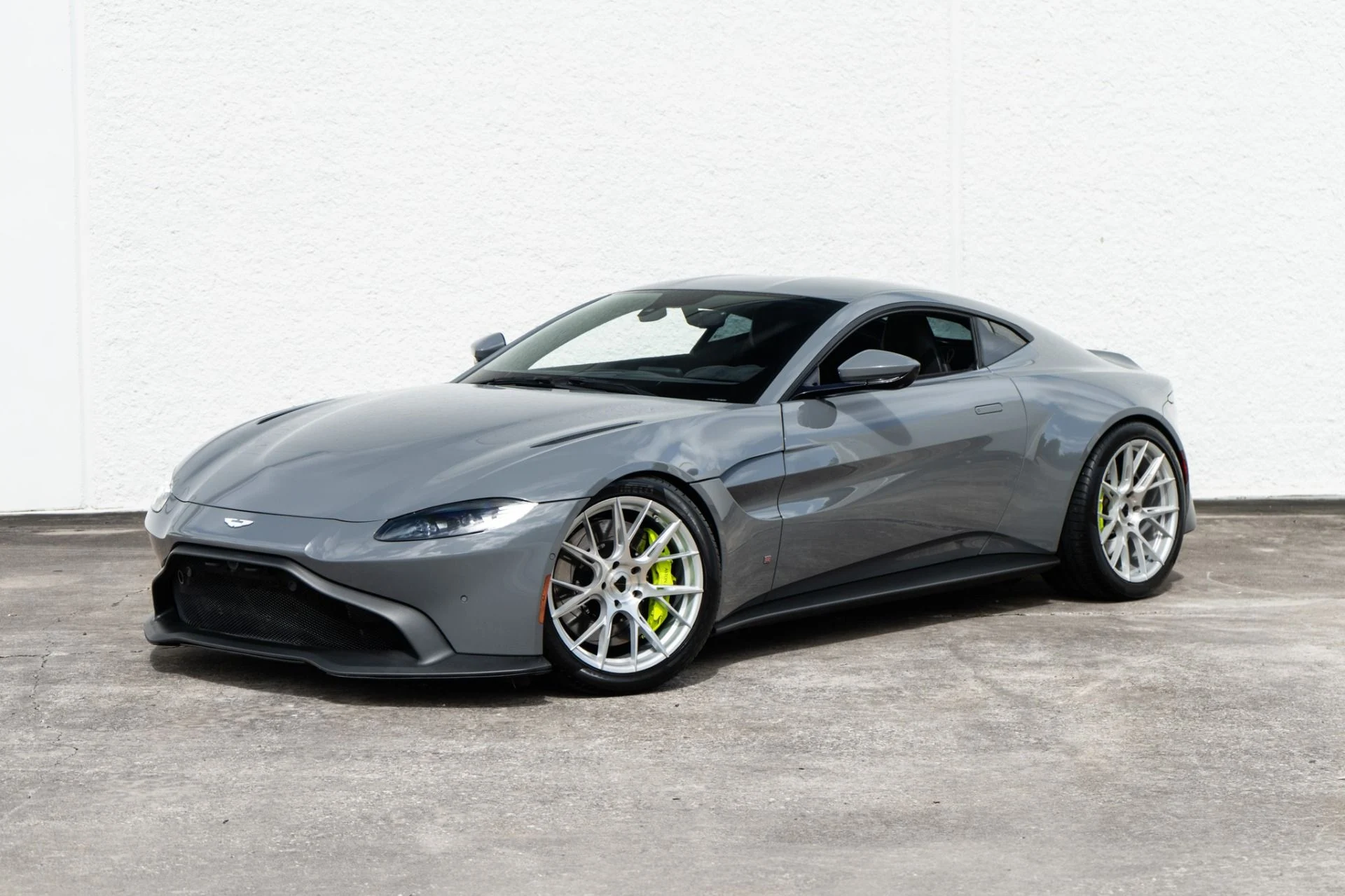 mph000_960387145_Used_2020_Aston_Martin_Vantage_1781738280_4da949a048
