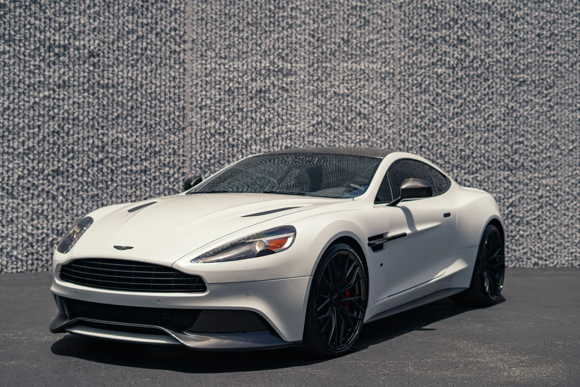 mph000_967102558_Used_2015_Aston_Martin_Vanquish_Carbon_White_Tasteful_Upgrades_1784056520_6044bad461