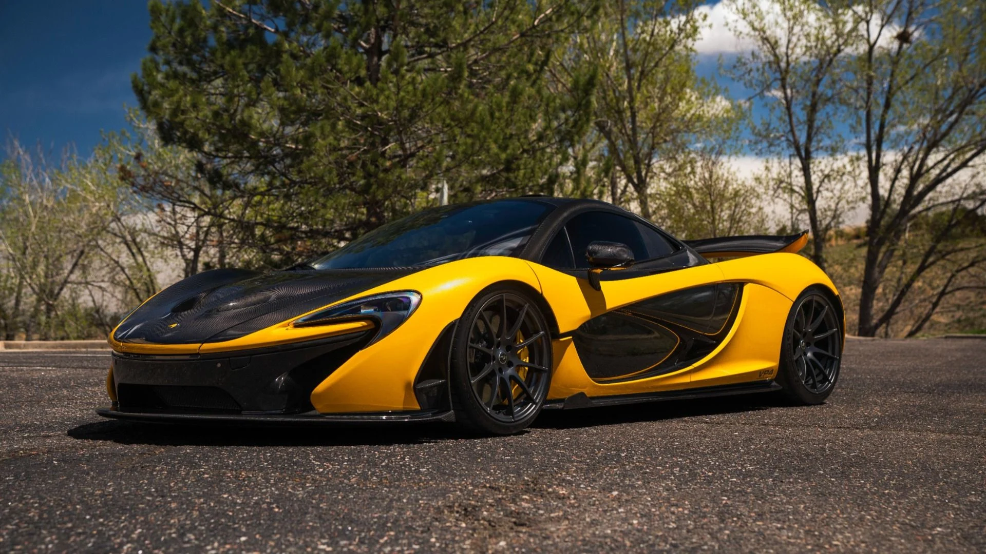 mph000_973456497_Used_2013_Mc_Laren_P1_Coupe_1779235070_6557be8a8b