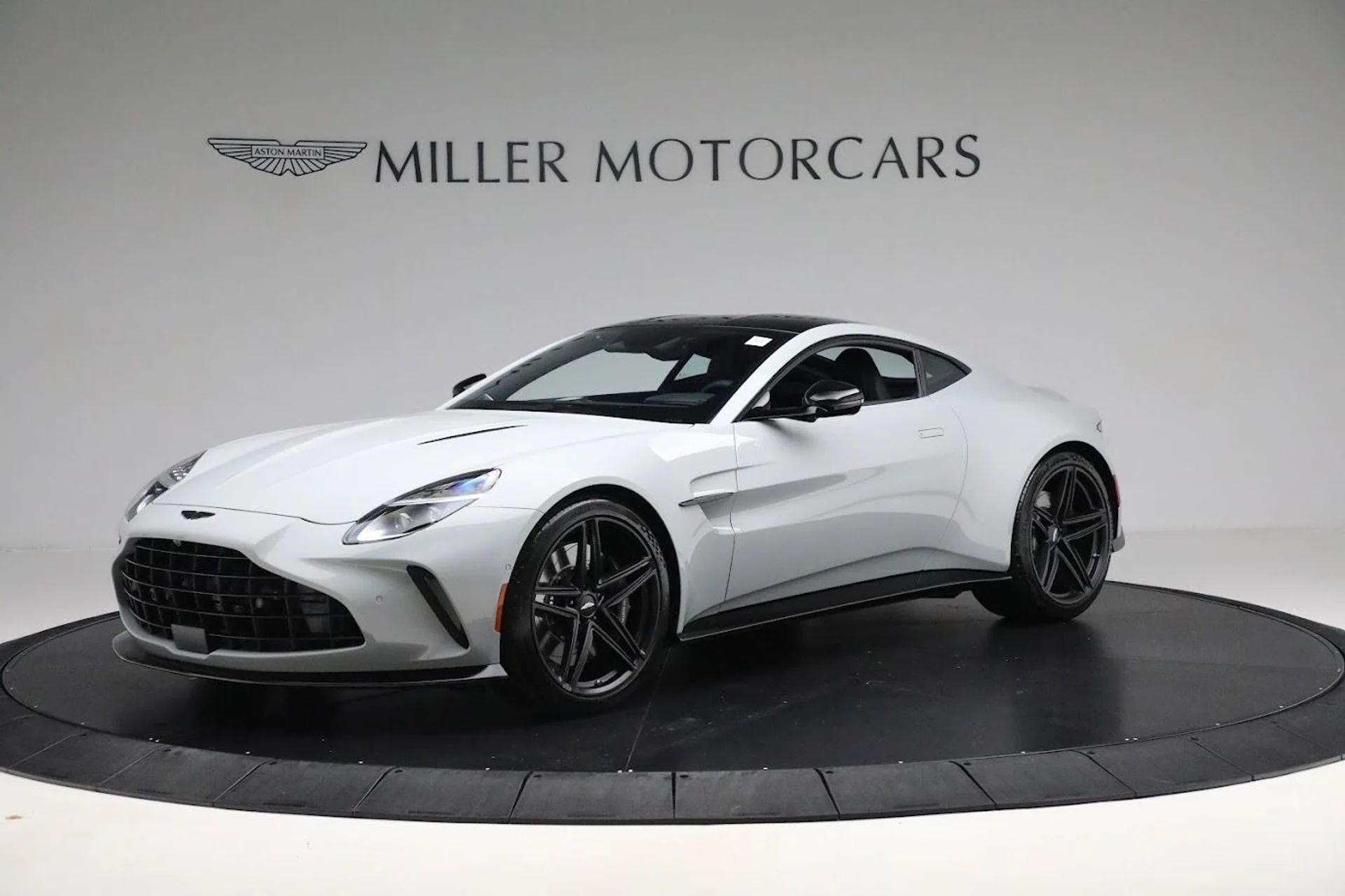 mph000_976553709_New_2025_Aston_Martin_Vantage_f878e51e0a